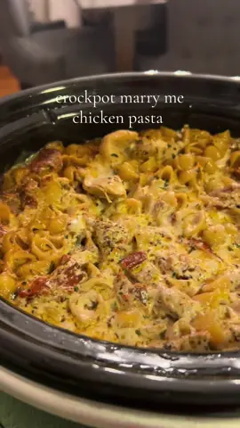 amazinggg #easydinnerideas #EasyRecipes #easydinner #marrymechicken #marrymechickenpasta #pastarecipe #crockpotrecipes #crockpotmeals 