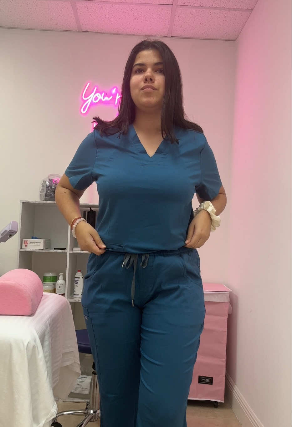 Me encantan! #scrubs #scrublife #nurse #esthetician #beautyspa #uniform #scrubslife #hospital 