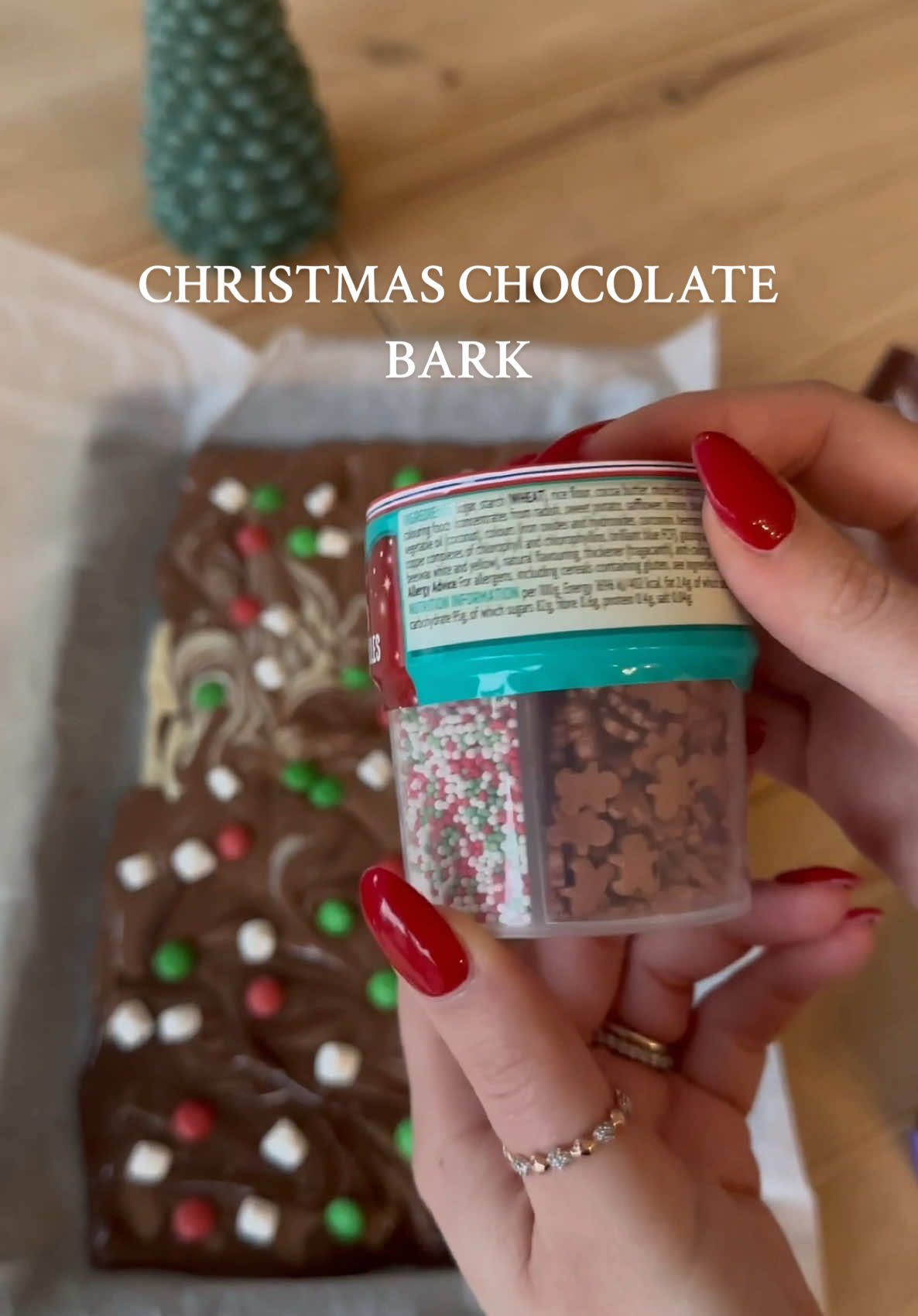 One of the easiest, tastiest festive activites 🎄🍫 This chocolate Christmas bark is such a hit and the beauty is that you can pretty much top it with whatever you like 🍪 #christmasbaking #chocolatebark #festivefood #easybaking #christmasactivities #feelingfestive #decemberdaily 