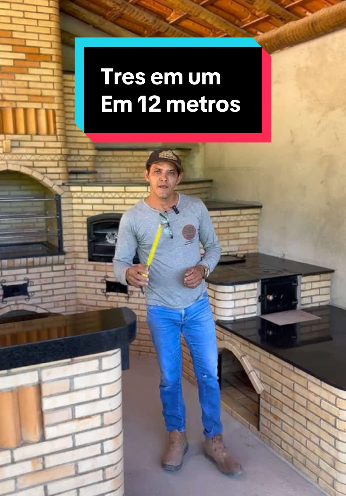Menos de 12 metros quadrados consegui fazer um conjunto trio com fogao forno churrasqueira e bancadas em tijolinhos a vista #churrasqueira #areagourmet #fornoalenha #granito #tijolinhoavista 
