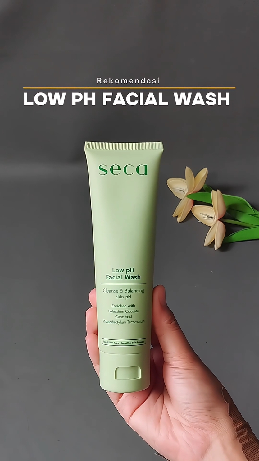 enak banget dipakenya ga bikin kulit kering dan kaya ketarik #seca #secaskincare #facialwash #facewash 