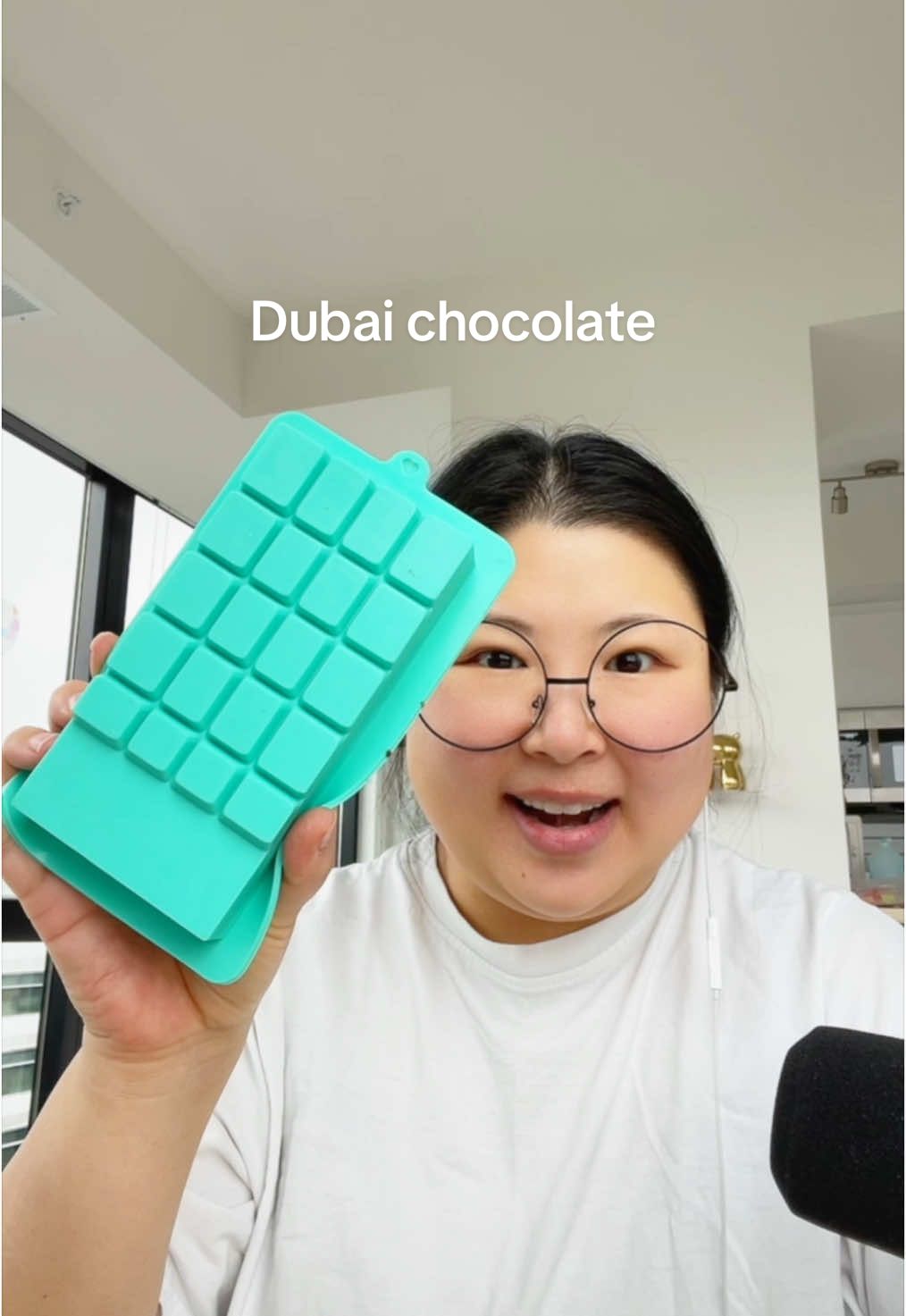 SO FREAKIN GOOD. The filling is 10/10 😭💕🍫 #asmrsounds #viralfood #dubaichocolate