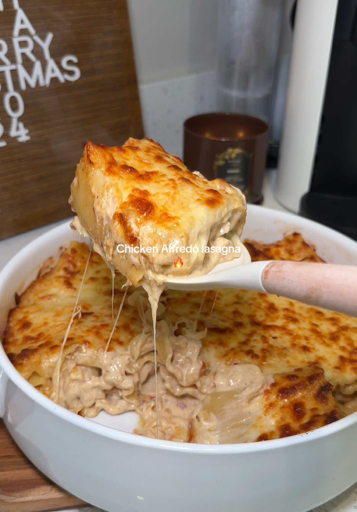 Chicken Alfredo lasagna 🔥 Ingredients: -  Thinly sliced chicken breast - Salt - Garlic powder - Black pepper - Paprika - Red chili flakes - Chicken bouillon - Oil  - 8 Lasagna noodle  - 3 tbsp of butter  - Half an onion  - 4 garlic cloves  - 2 cups heavy whipping cream  - 1 cup parmesan cheese - Mozzarella cheese Bake at 415 for 20 min and broil for 3 min #chickenalfredo #pasta #alfredolasagnarolls #Recipe #DinnerIdeas #easydinner #quickrecipes #quickdinner #dinnerwithme #dinnerrecipe #fyp #fypシ゚viral 