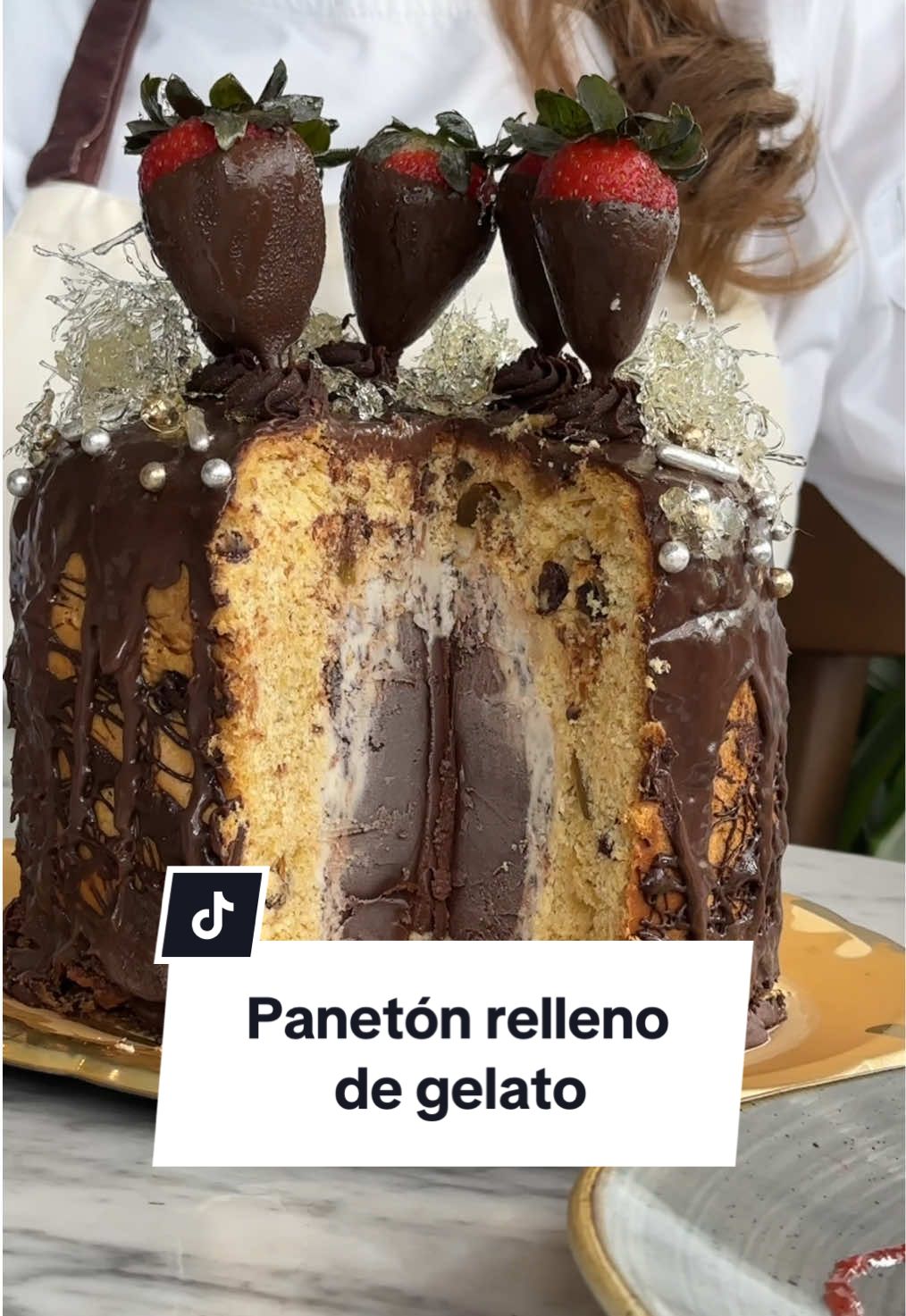 Panetón relleno de 2 sabores de Gelato, es lo más rico que probarás en Diciembre🎄😎 ¡Encuéntralo de forma exclusiva en 4D! 💚 #panetón #panettone #helado #helados 