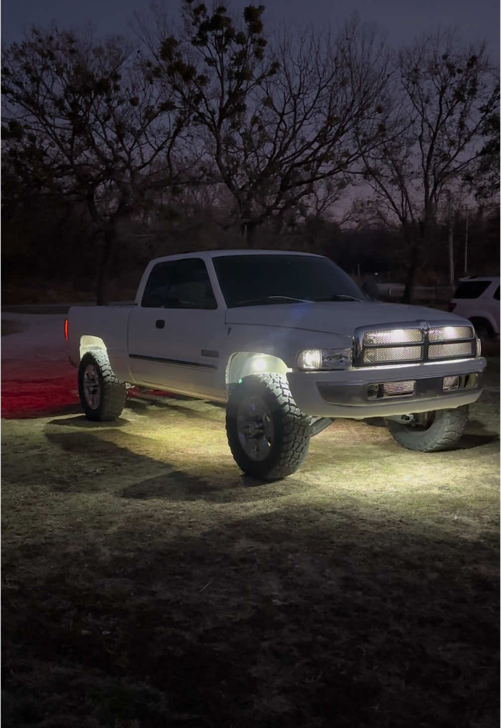 Come and chill with me#truck #dodge #trending #foryoupage #trend #wides #diesel #bubbatruck🌾 #ram #stocks 