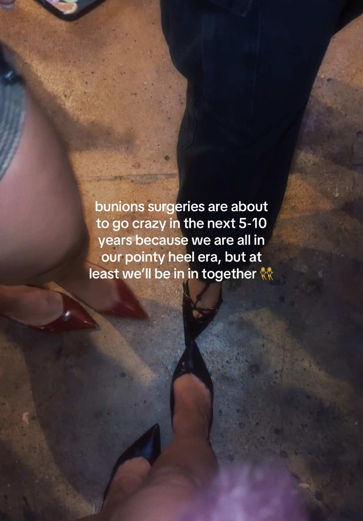 i know youve all been thinking the same thing @Tere🧸  #pointyheels #winterfashion #kittenheels 