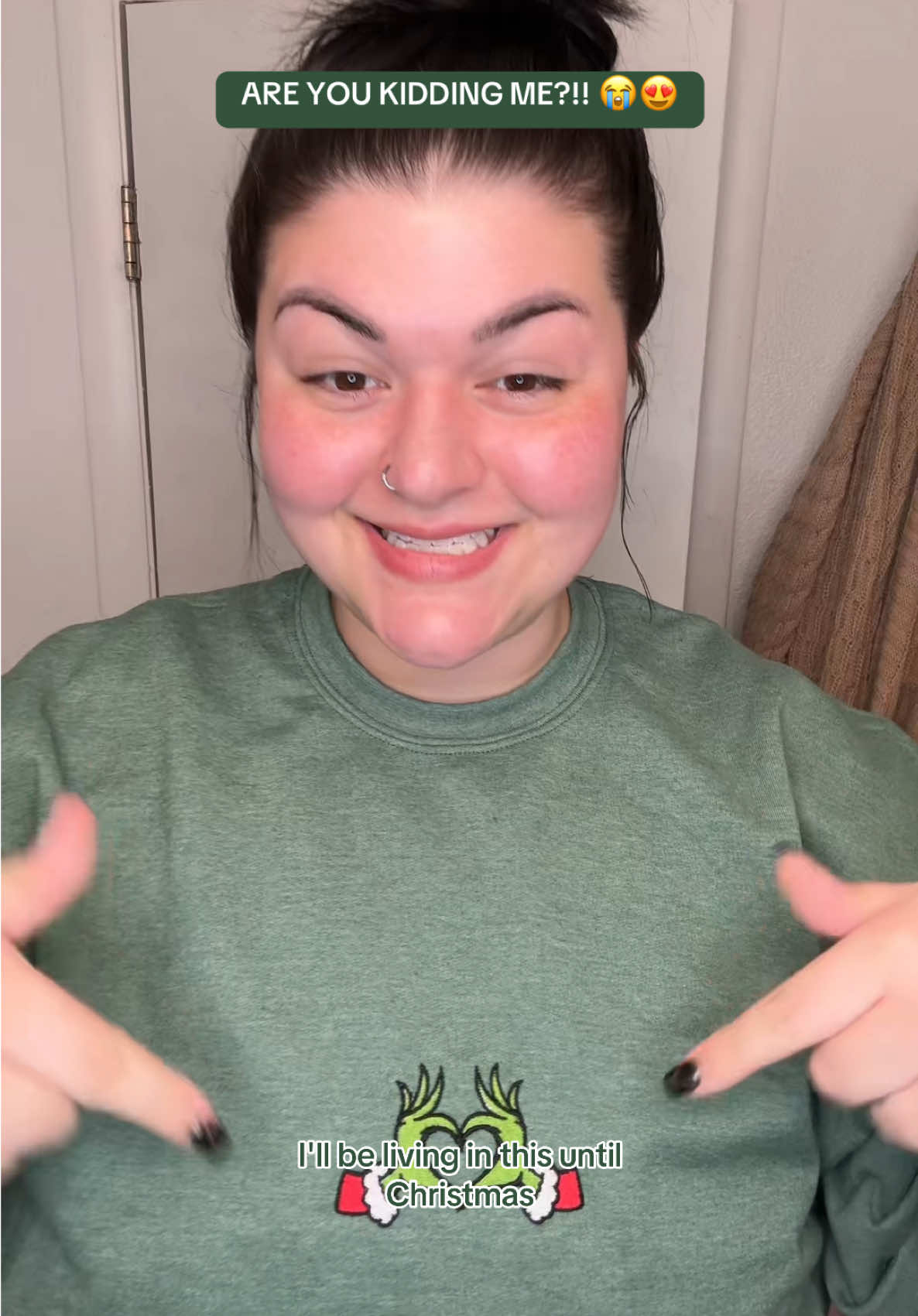 Im sorry..WHAT?! 😍😍😍  #sunshinesisters #crewneck #oversizedcrewneck #christmascrewnecks #crewneckaddiction #crewnecks #fyp #foryou #clothingtok #review #newcrewneck #holidaycrewneck 