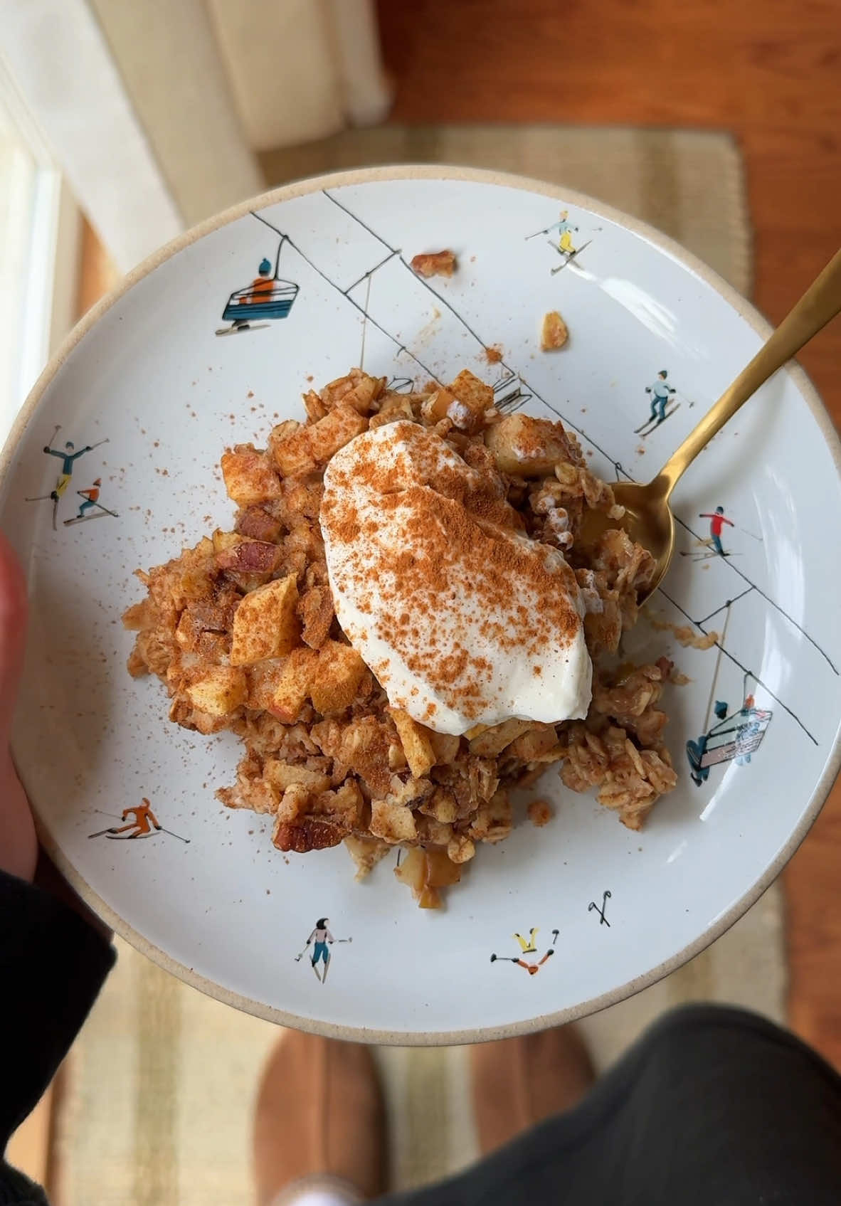 apple pie baked oats with @KodiakCakes protein oats!! 🥧🍎✨ full recipe below 👇🏻  what you’ll need:  2 1/2 cups Kodiak protein rolled oats  1/4 cup vanilla protein powder of choice  2 eggs, beaten 1/3 cup almond butter 2 cups whole milk (can sub with almond) 1 tsp vanilla 1 tbsp cinnamon 1/3 cup maple syrup 2 tsp baking powder 1/2 tsp salt 2 small apples, cubed 1/2 cup chopped pecans (optional) Served with greek yogurt Instructions:  1. Preheat the oven to 350 degrees. 2. In a large bowl add all ingredients except the pecans, greek yogurt, and a handful of the cubed apples. Give it a good mix so that the eggs are well incorporated. 3. Let it sit for about 5 minutes while you prepare the baking dish. 4. Add some parchment paper to the bottom of a medium-sized baking dish. If you don’t have parchment paper just make sure to grease the dish. 5. Add the oatmeal mixture to the baking dish and spread evenly. Top with the rest of the apples, chopped pecans if using and a little sprinkle of cinnamon. 6. Place in the oven for 35-40 minutes or until fully cooked through. Keep an eye on it and make sure not to overbake, otherwise, it will become too crumbly. 7. Once baked, remove from the oven and allow to cool before cutting it into your preferred serving size. Store in an airtight container in the fridge and serve with some greek yogurt! *The baked oats should be stored in the fridge and can be eaten for up to 1 week. #KodiakPartner #highproteinbreakfast 