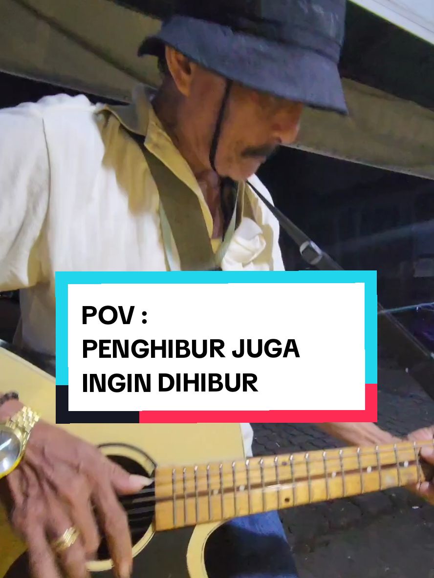 Lagu rakyat sederhana, wajah mirip pejabat, vibes jam konglomerat 🌟🤩 Luar biasa Bapak terima kasih sudah menghiburku 🙏❤️ #gombloh #singkongdankeju  #pengamen 