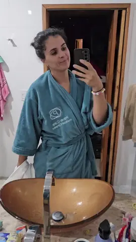 Dezembro de meia de compressão e remédios pra trombose mais feliz impossível!!! um pouco de hoje primeira banho depois de 7 dias de operada