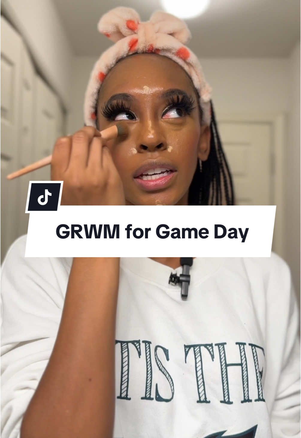 A holiday game day #GRWM 💚🦅#CapCut #nflcheer #nflcheerleader #beauty #blackgirlmakeuptutorial #gameday #eagles #gobirds 