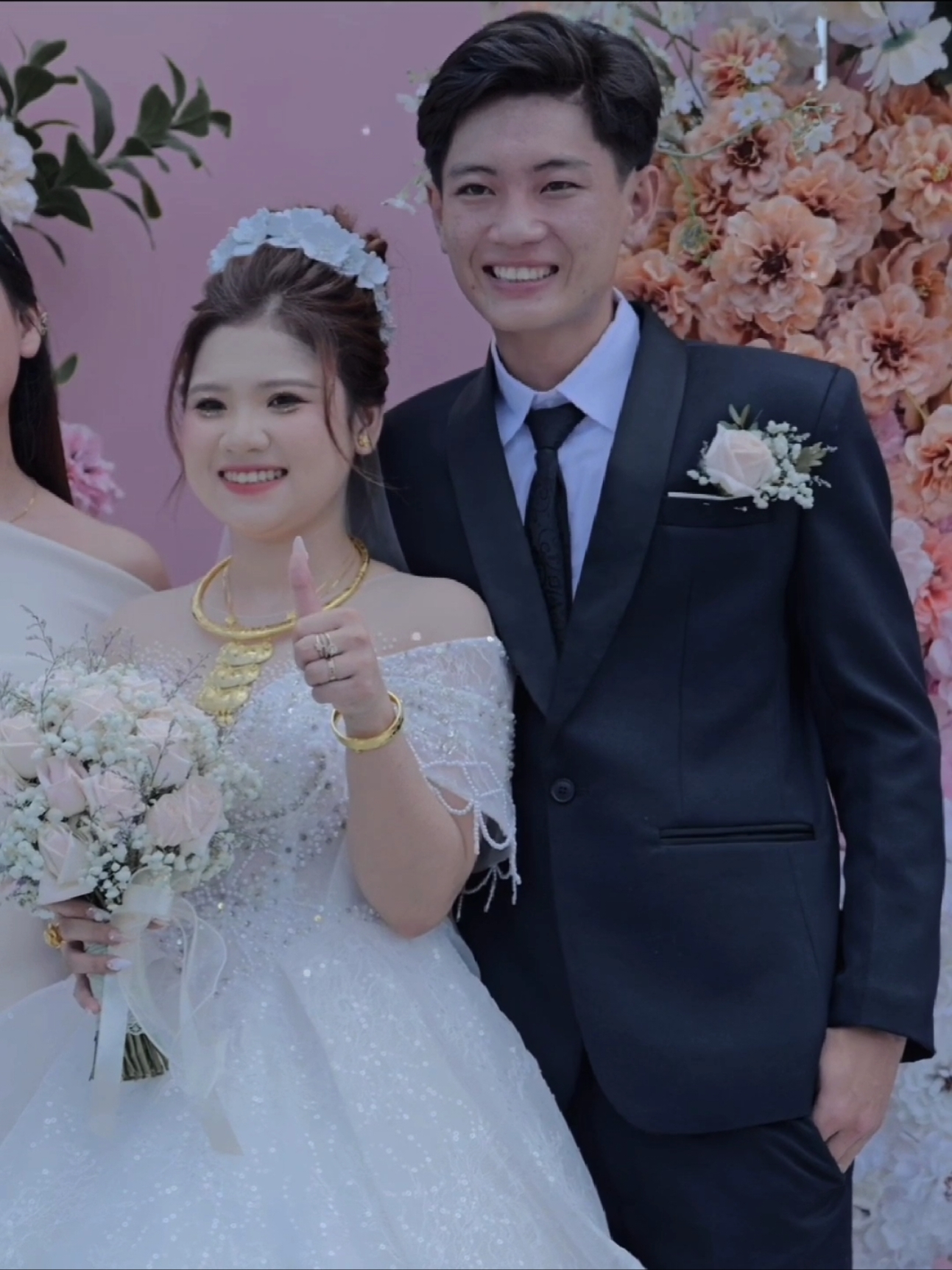 Ánh mắt này ... #dinhhon #wedding #viral #fyp #lyrics #music #luannguyen #xuhuong #xuhuongtiktok @Luân Nguyễn 