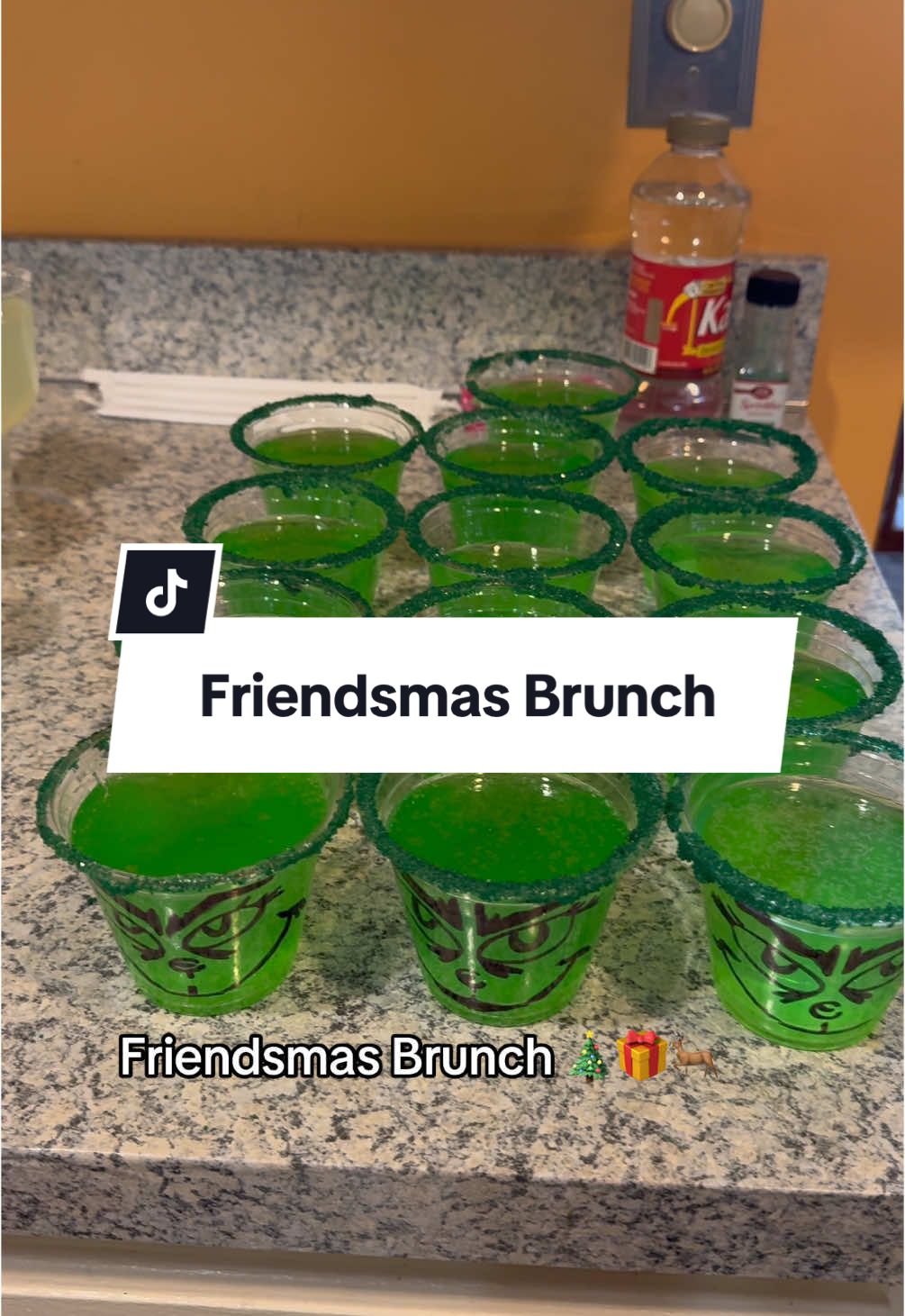 Friendsmas Brunch 🎄🎁🦌 #friendsmas #brunch #friendsmasbrunch #whiteelephant #whitelephantchristmasgift #christmas2024 #christmascountdown #hohoho #redlipstickseason #christmassweater #chritmasdrinks #grincharita #grinchpunch #cranberrymimosa #christmasmimosas 