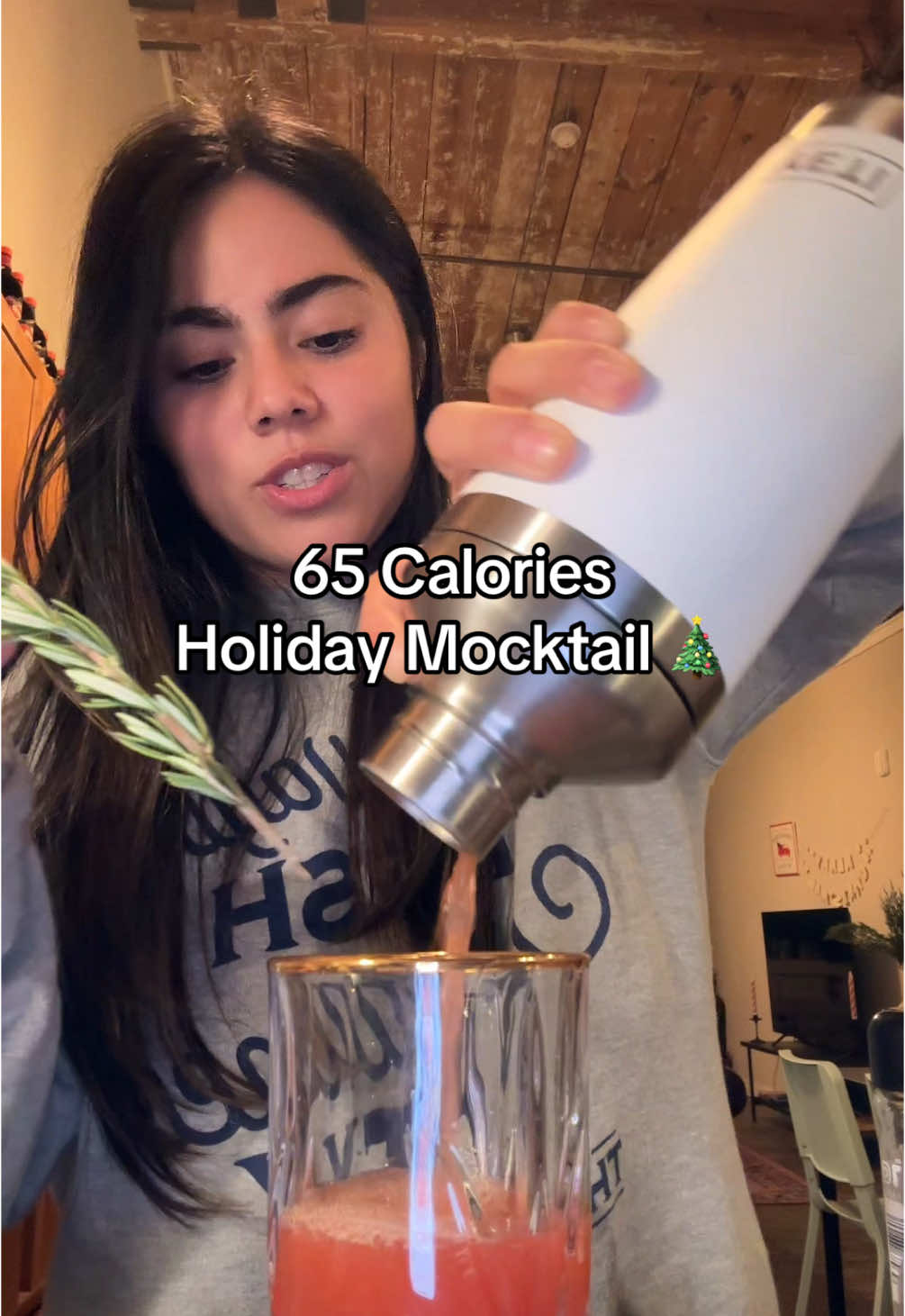 Dont forget the garnish 🎄 #holidayrecipes #mocktail #mocktailrecipe #holidaytiktok 