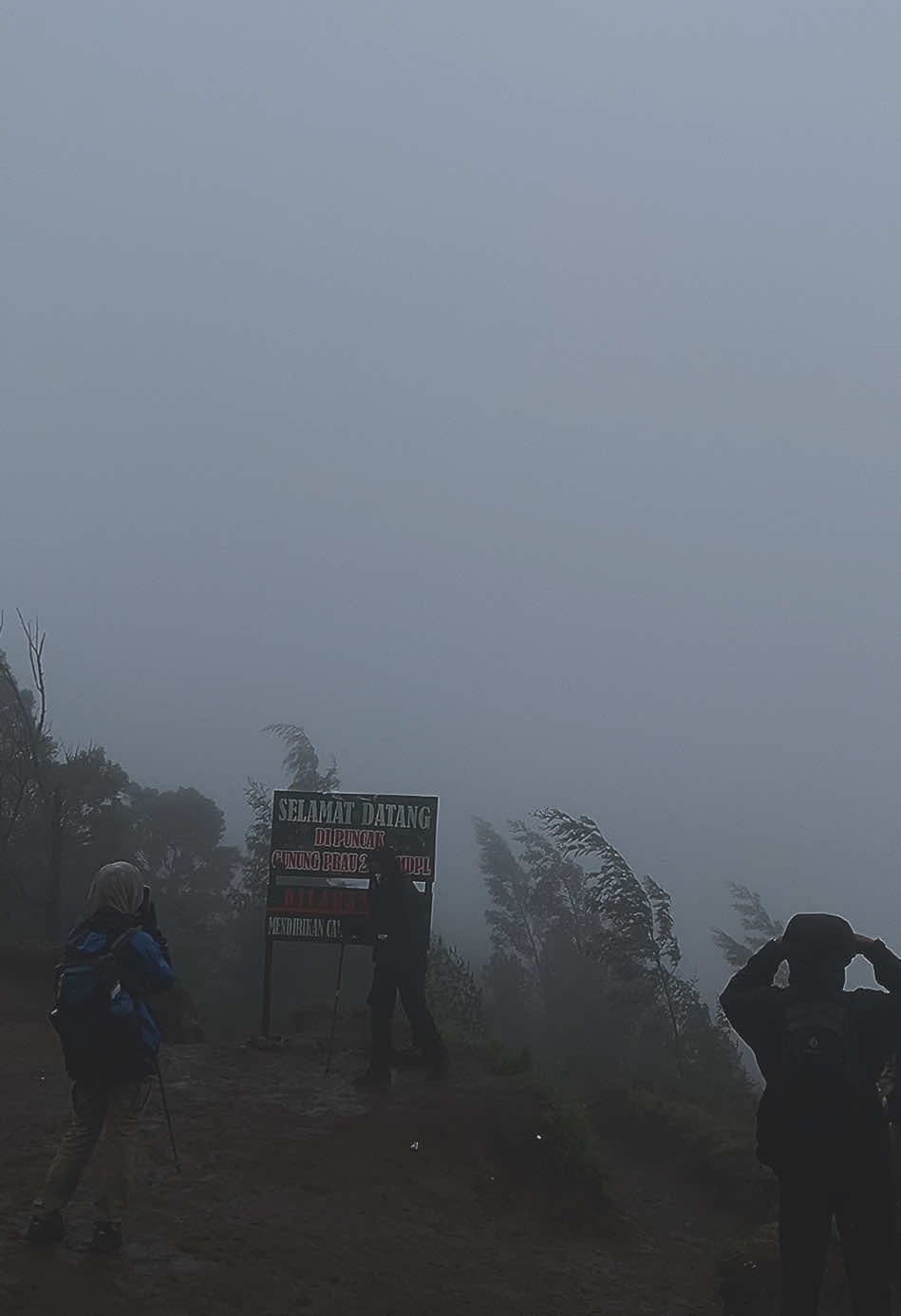 #gunungprau 14 desember 2024🥶 #badai #badaiprau #puncakprau #gunungprau2590mdpl #prauviadieng #pendaki #pendakigunung #fypage #fypシ゚viral 