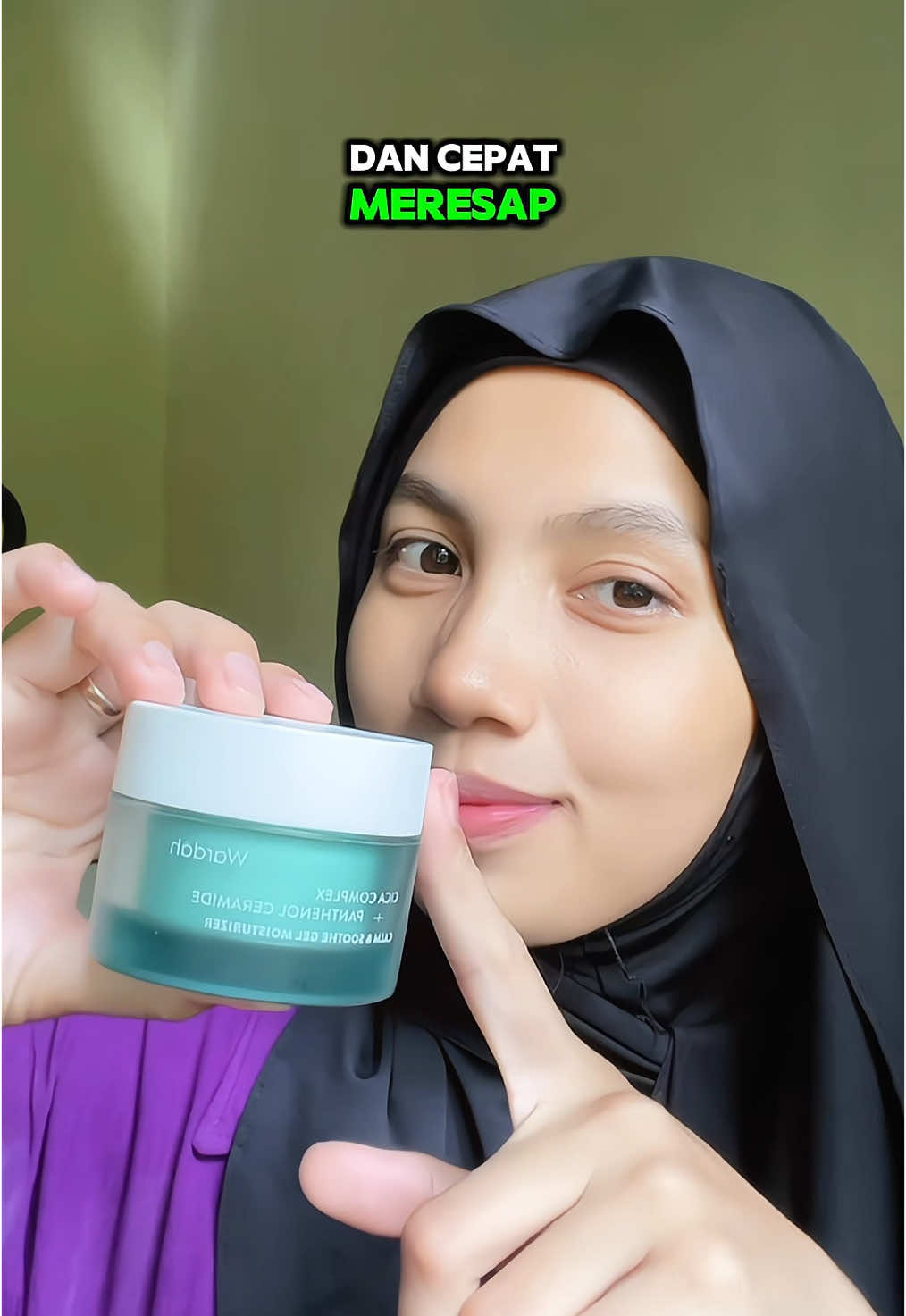 Gak ada lagi kulit sensitif kemerahan, sat sett redain kemerahan, brand legend ini makin lama makin mantulitaa, thanks @Wardah Beauty Official  #calm #soothe #moisturizer #kulitsensitif #jerawat #kemerahan #redness #wardah #pelembab #breakout #berminyak #allskintypes 