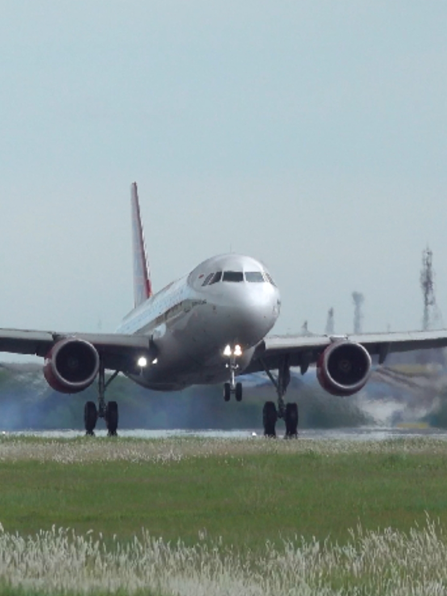 Pesawat Batik Air Airbus A320 Mendarat Di Bandara Soekarno-Hatta  #pesawatlanding #pesawatmendarat #pesawatterbang #landing #pesawat #batikair #airbus #airbus320 #bandarasoekarnohatta 