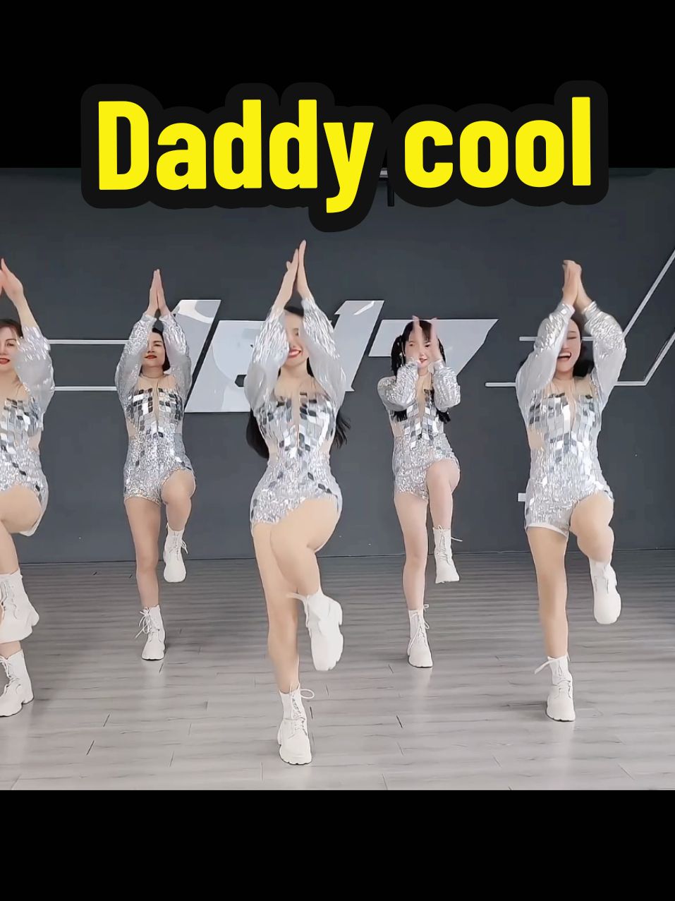 Trả lời @hiendinh871 🥰🥰🥰 #dance #nhachottiktok #nhảytrendmớinhất #nanhaynhot #huongdannhay #fyp #hocnhay #xh #daddycool  #boneym 