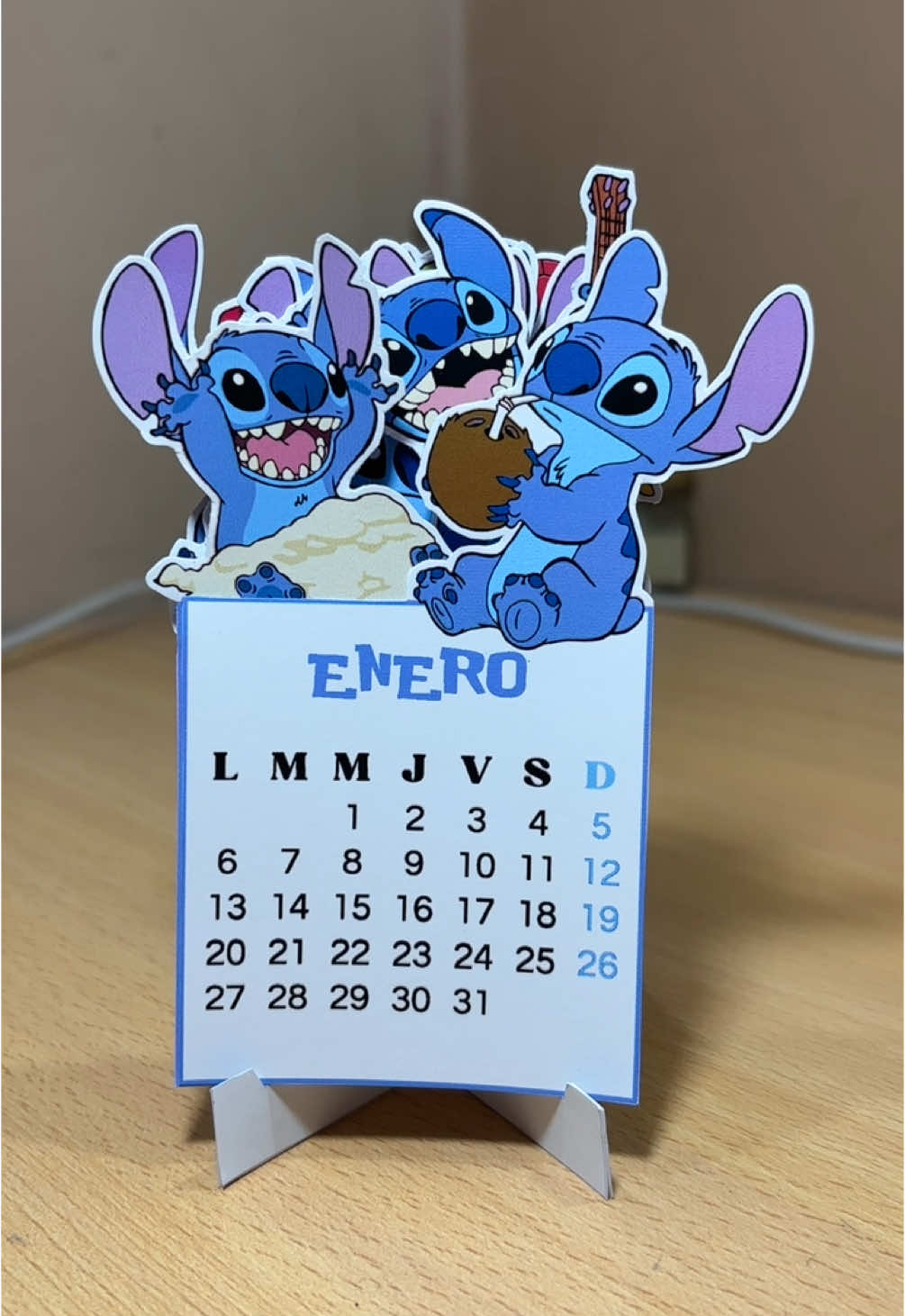 Calendarios de Stitch disponibles en PDF💙 ⚠️La app me limito los mensajes. Hablame por instagram! En mi perfil hay un botón directo   #stitch #paratiiiiiiiiiiiiiiiiiiiiiiiiiiiiiii #fyppp #viralvideos #fypviralシ #personalizado ##diseño #papeleriacreativa #viral_video #tiktok #calendar #fypp #2025 #EnergiKuatTiapLangkah 