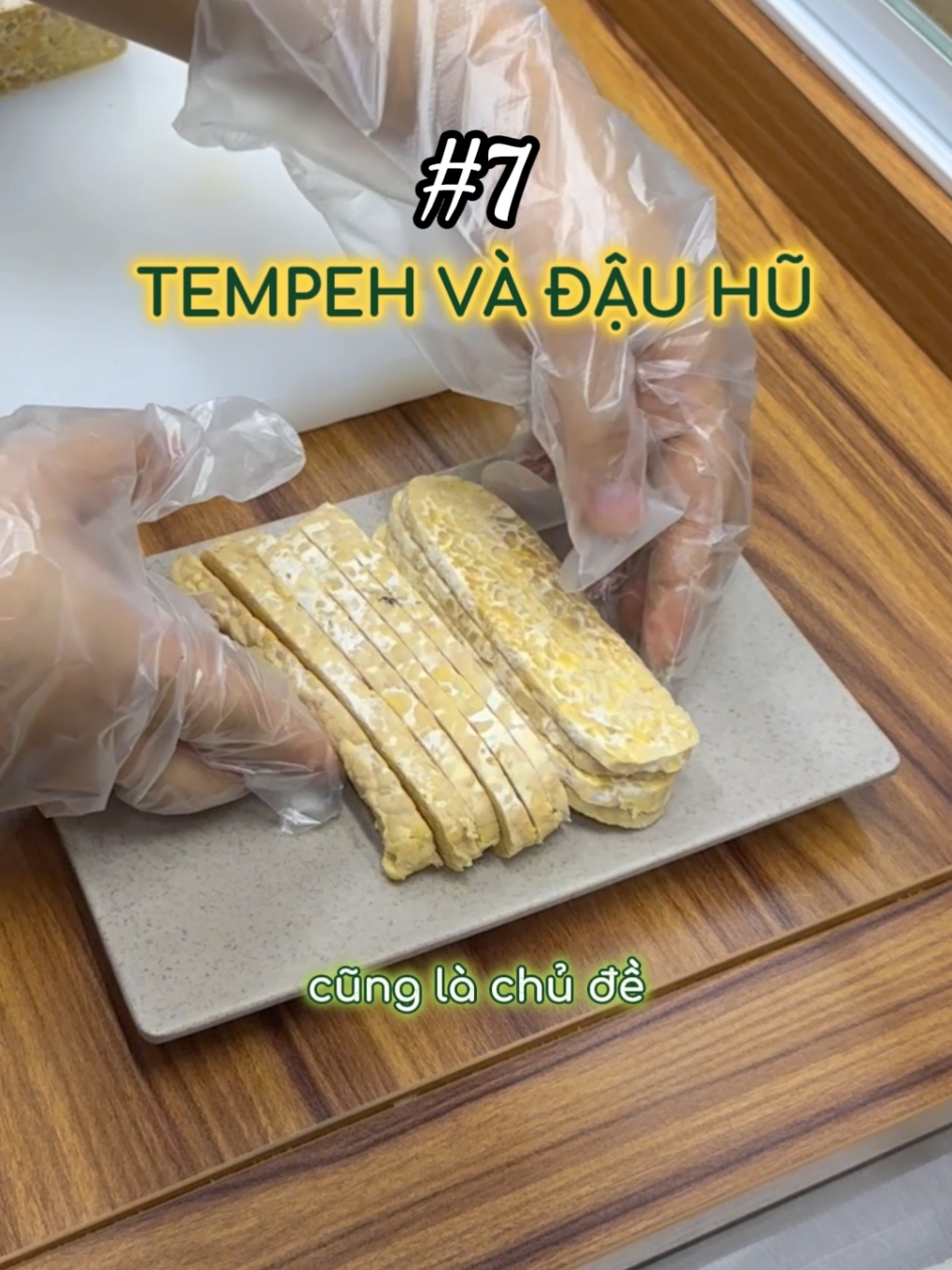 TEMPEH CŨNG NHƯ ĐẬU HŨ THÔI Nhiều người nghĩ ăn chay chỉ ăn loanh quanh bột mì, đậu hũ ăn chỉ no bụng đấy là chưa biết đến và thử dùng Tempeh. Hãy cùng thử với chúng mình nhé, hãy bắt đầu từ chiếc bánh mì Tempeh đầu tiên 🥰 #banhmi #tempeh #anchay #congthucnauan 