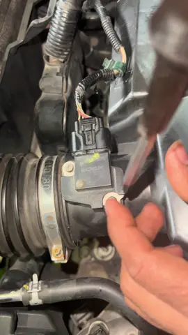 Honda Civic Mass-airflow Sensor Cleaning  #alsharifauto #massairflowsensor #reels #advice #tunning #pakwheels 