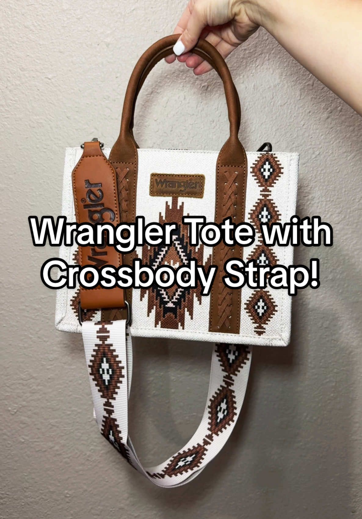 Wrangler Tote with Crossbody Strap! Perfection 🤩 #wrangler #wranglerpurse #wranglertotebags #westernfashion #western #purse #handbag #crossbodybags #crossbody #westernstyle #westernfashioninspo 