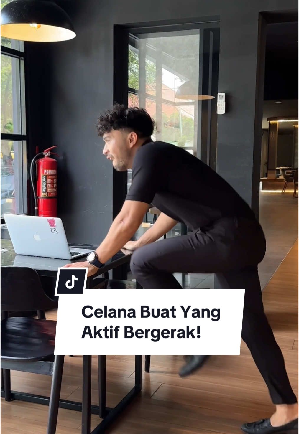 Replying to @salman21 buat kenyamanan yang maksimal 😉👌🏻 #dapperanklepants #anklepants #celanaankle #celanaformal #trouserpants #celanapanjang #hsrmofficial 