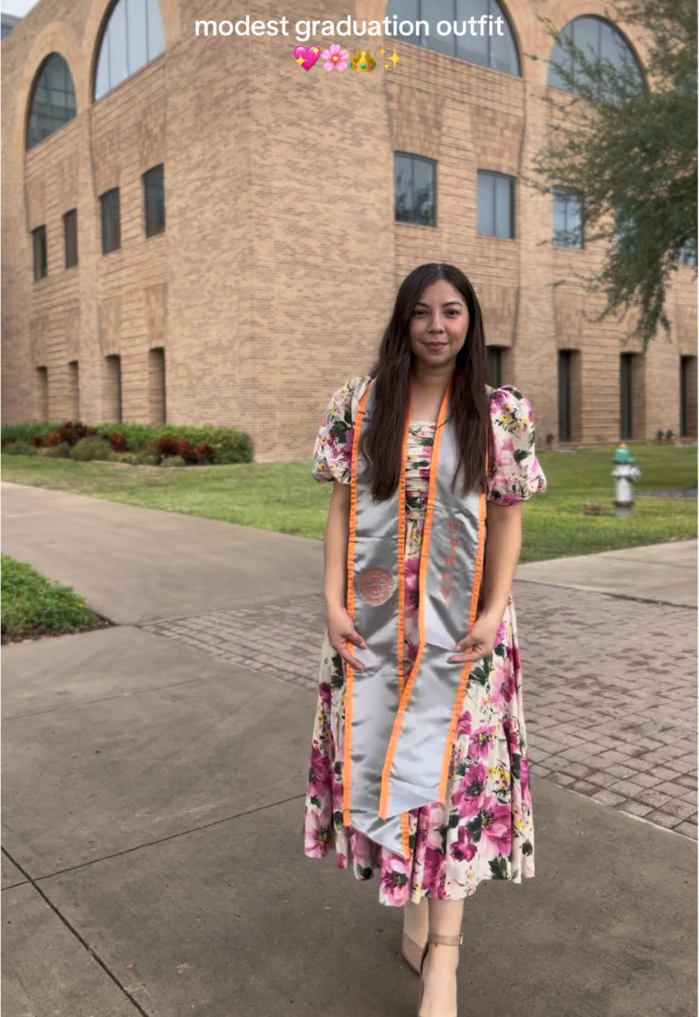 Hi friends i havent been active but heres a life update 🤭 I graduated 🥰💖 Obsessed with this dress from @abercrombie 🌸✨ . . . #modest #modestfashion #modestoutfitideas #chicacristiana #grwm #modestoutfitinspo #churchoutfitideas #modestgraduationoutifit #modestgraduationdress #graduate #abercrombie #abercrombietryon #abercrombiedress #hagamosviralajesus 