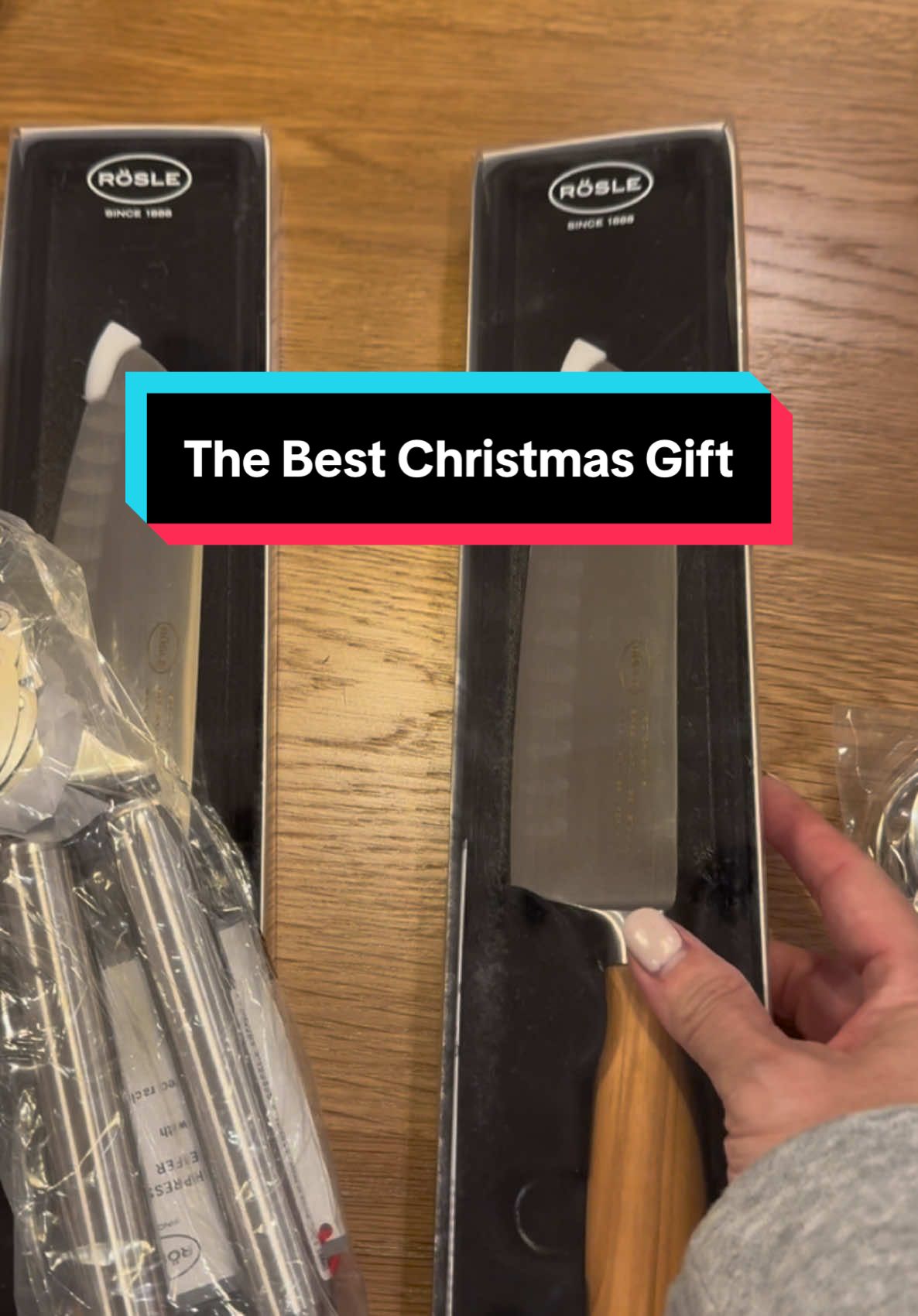 Whats the best Christmas gift you’ve received? Shout out to Rosle (not on TikTok) for helping me create some family memories #kitchenknives #kitchenessentials #christmasstory #holidaygifts #bestchristmasgift 