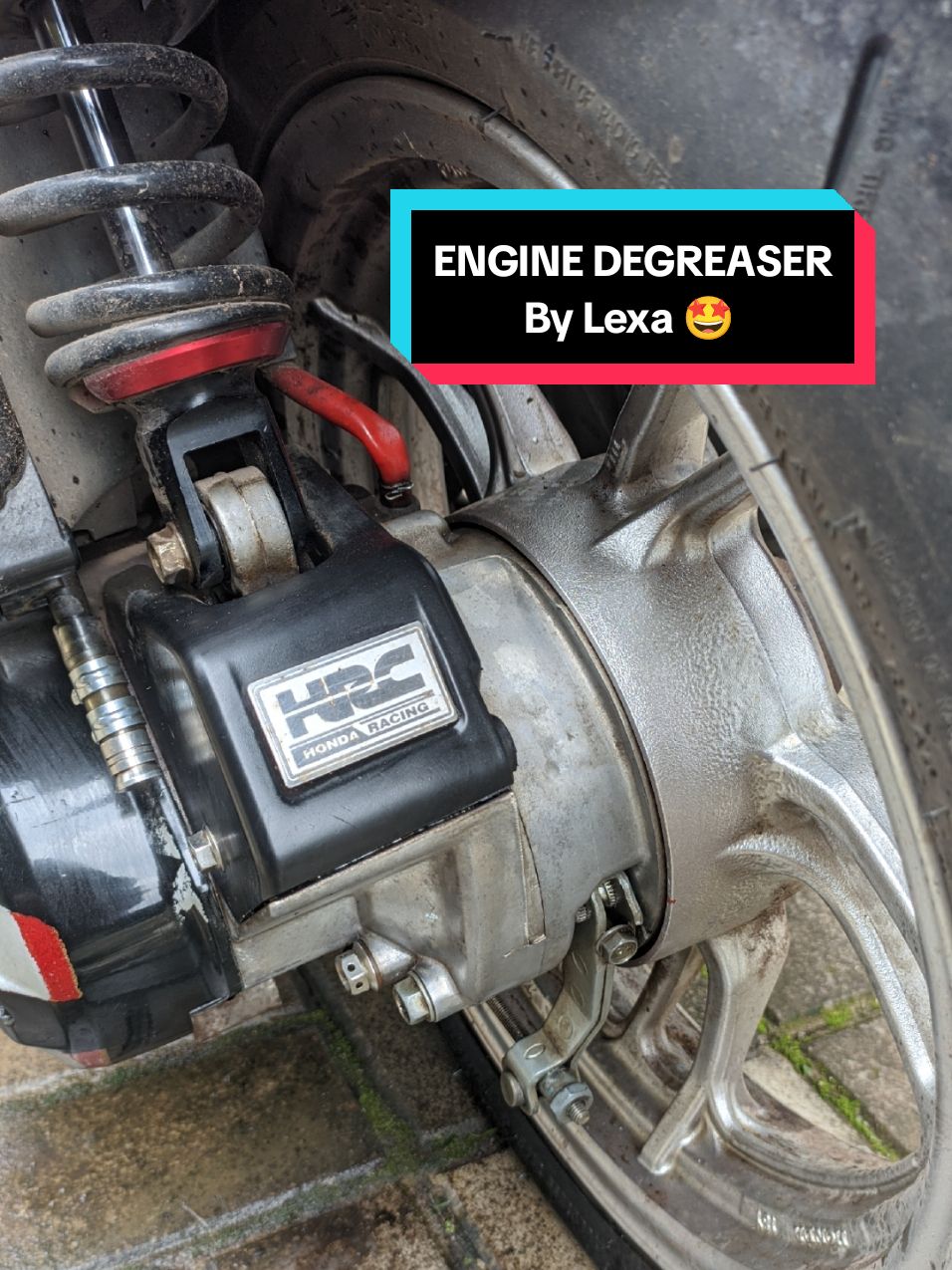 Ga usah khawatir sama noda Oli & kerak yang membandel ! 🤩 #enginedegreaser #lexa #lexaofficial #pembersiholi #desemberceria #wibgajiansale #wibgajian #gilagilajualan #fyp 