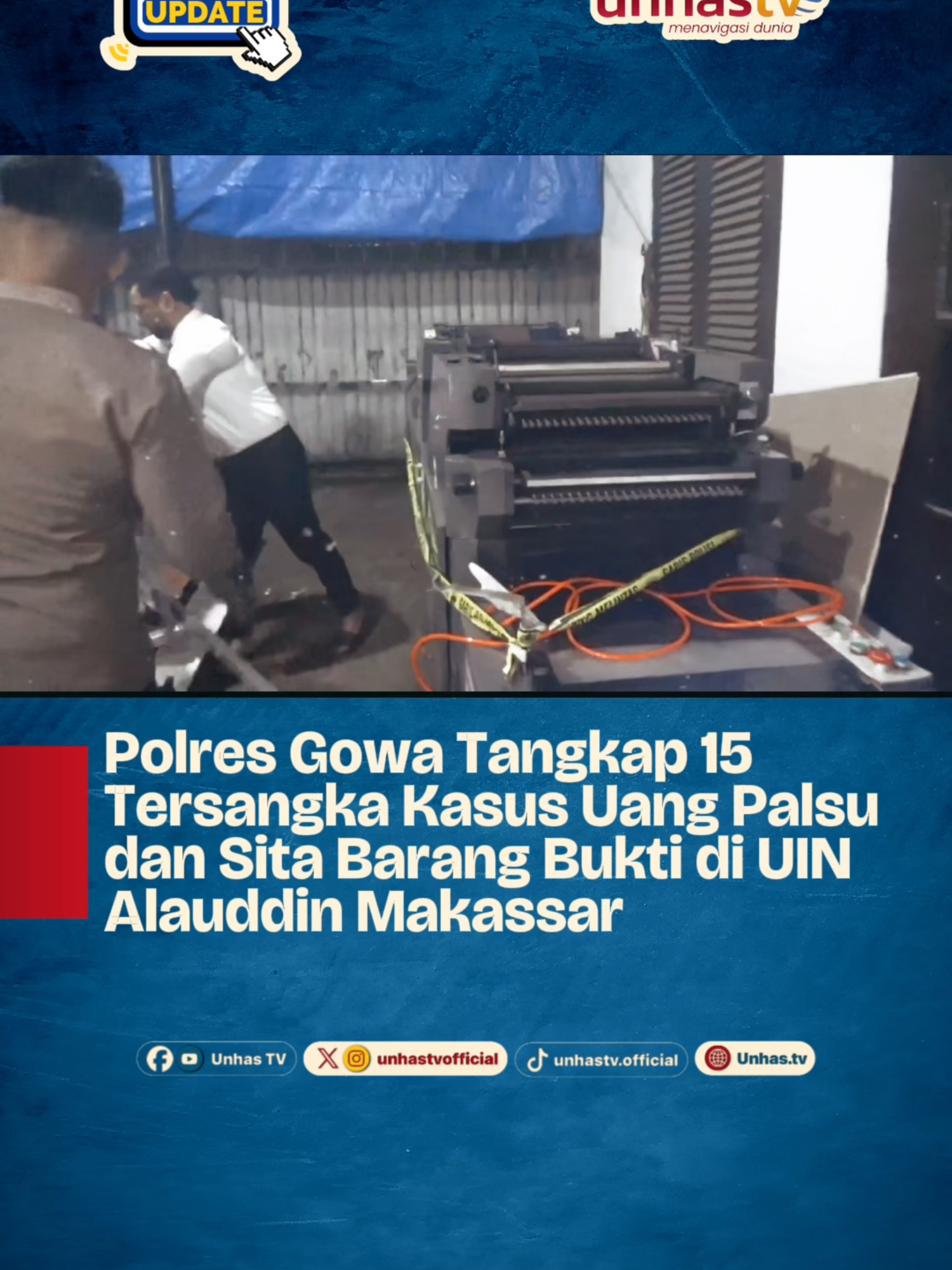 Polres Gowa Tangkap 15 Tersangka dan Sita Mesin Pencetak Uang, Kasus Uang Palsu di UIN Alauddin Makassar Kapolres Gowa, AKBP Reonald TS Simanjuntak, memberikan keterangan terkait penangkapan 15 tersangka dalam kasus peredaran uang palsu. Kasus ini diduga melibatkan oknum pegawai Universitas Islam Negeri (UIN) Alauddin Makassar yang berada di Kabupaten Gowa, Sulawesi Selatan. Reonald menjelaskan bahwa pengungkapan kasus ini bermula dari laporan transaksi menggunakan uang palsu senilai Rp500 ribu di Pallangga, Gowa, pada awal Desember 2024. Penyelidikan lebih lanjut akhirnya mengungkap peredaran uang palsu dengan total nilai mencapai Rp446,7 juta. Pihak kepolisian juga berhasil menyita sekitar 100 jenis barang bukti yang ditemukan di salah satu area kampus. Namun, ketika ditanya mengenai dugaan keterlibatan seorang guru besar UIN Alauddin, Kapolres Gowa enggan memberikan keterangan lebih lanjut. #unhastv #KasusUangPalsu #PolresGowa #UINAlauddinMakassar #KriminalGowa #PenangkapanTersangka #BeritaTerkini #UpdateKriminal #Sulsel #Gowa #HukumdanKriminal #PeredaranUangPalsu #InvestigasiPolisi #InfoSulawesi #KasusUINMakassar #BreakingNews #unhastv