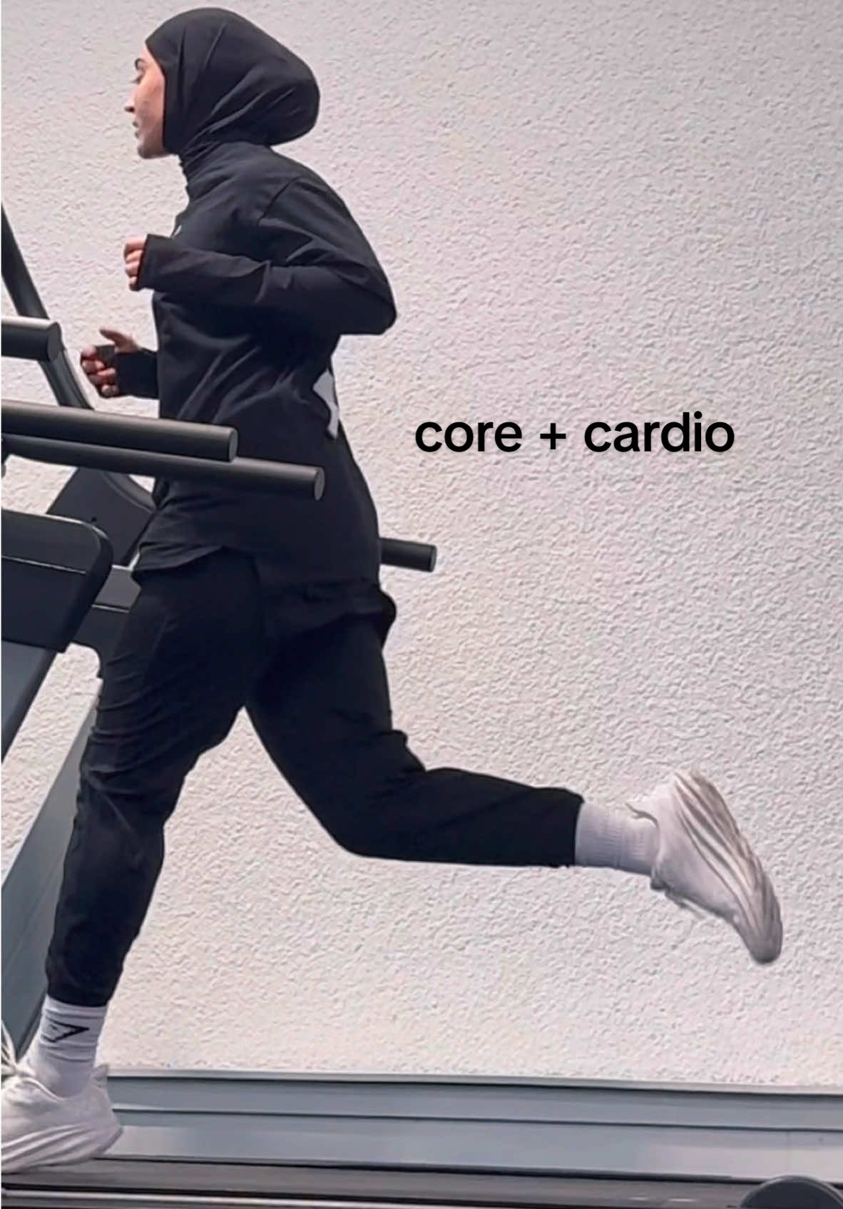 Workout slides on IG (if you wanna follow along) - but full deets here  Run: 1-2 miles CORE CIRCUIT: 4 rounds x 12-15 reps for every movement 1.a weighted lying leg raises 1.b toe touches 1.c high plank with knee tuck 1.d Russian twist with press 1.e DB plank pull through