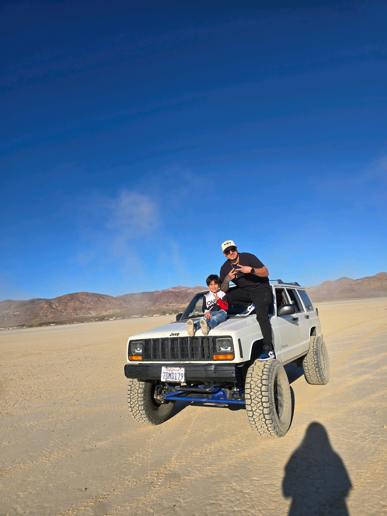 🐺🐶🔥🇲🇽 #calico #lajeepeta #lacherokona #jeepxj #jeepcherokee #jeepcherokeexj #myhobby #myproject #ruteandoenlausa #longarmsuspension #roughcountry #4.5lift #rutero #Outdoors #jcrbumper #rinhousa #kickeraudio #extremepowdercoating #4x4life #reels #trending #desertlife  #offroading  #doingwhatilove #pocoapoco #trending #tiktok 