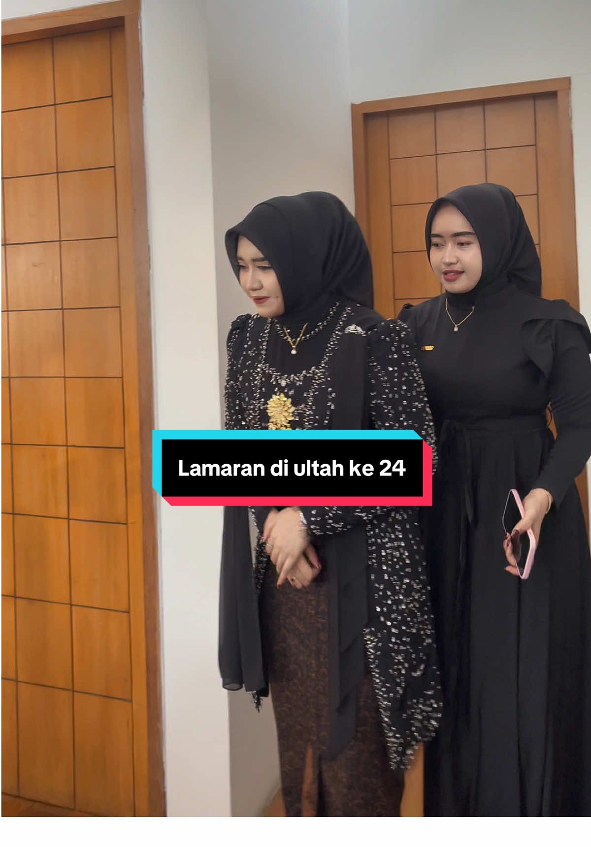 Lengah dikit di lamar 🥹🖤 #fyppppppppppppppppppppppp #grwm #outfitideas #lamaran #lamaranmoment 