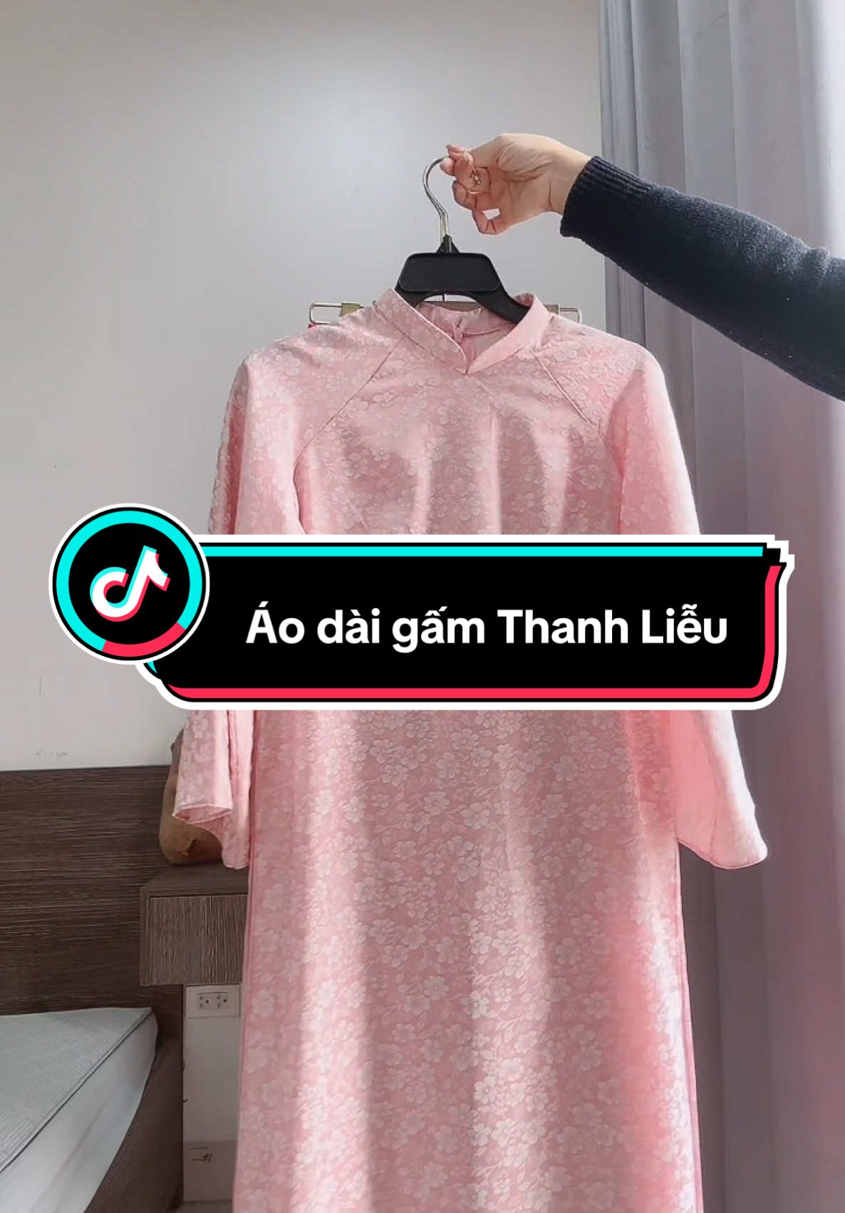 Áo dài gấm Thanh Liễu dáng suông cách tân #aodaitet #aodaivietnam 