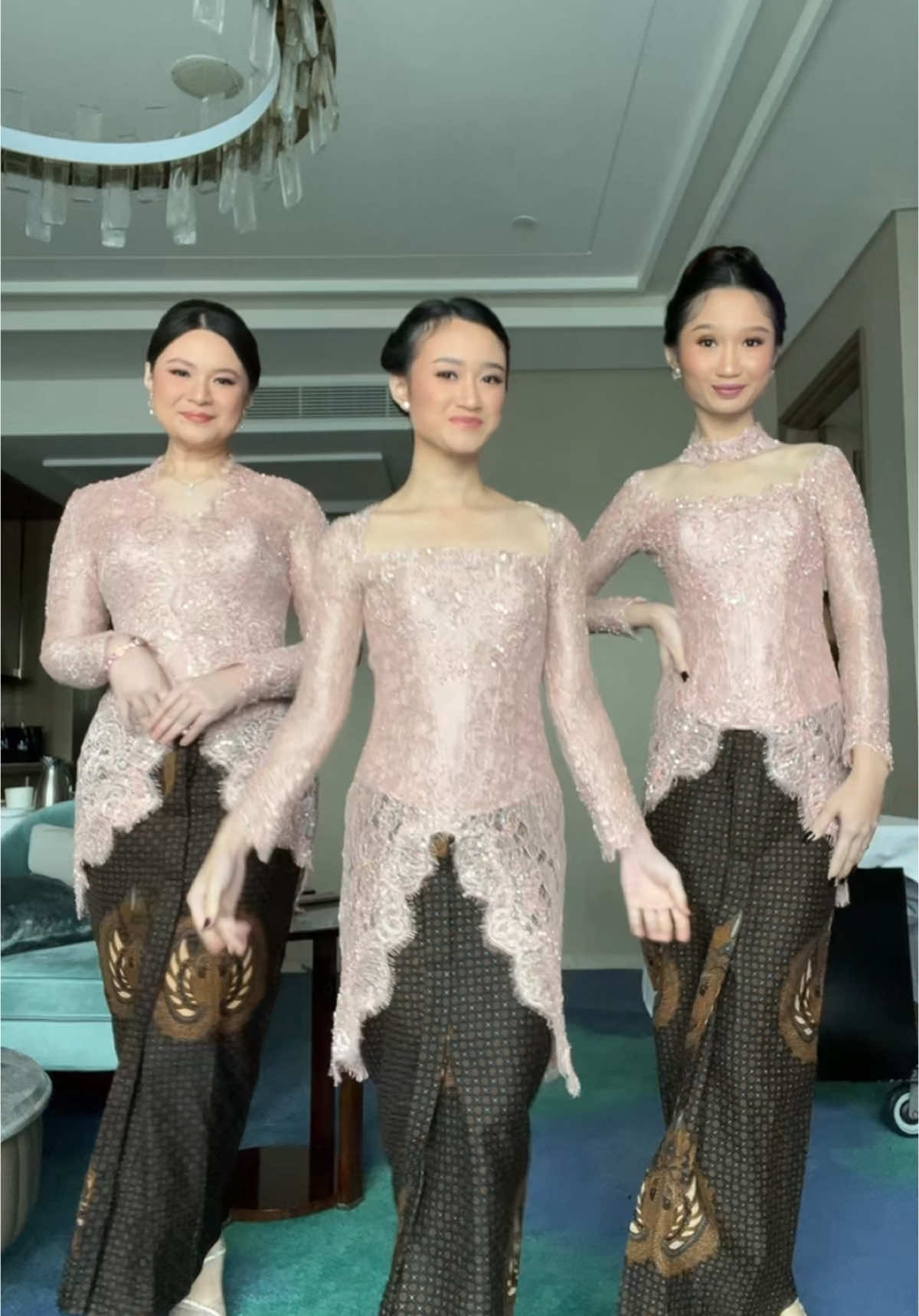 #fitcheck #akadnikah #kebaya #kebayapink #sisters 