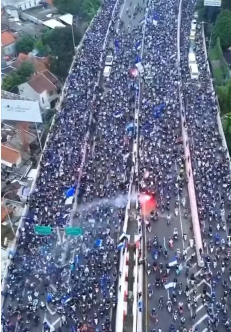 Bandung lautan api 🔥 ❌ Bandung lautan biru 🔥 #bandungjuara #persibjuara🏆 #juaraliga1 