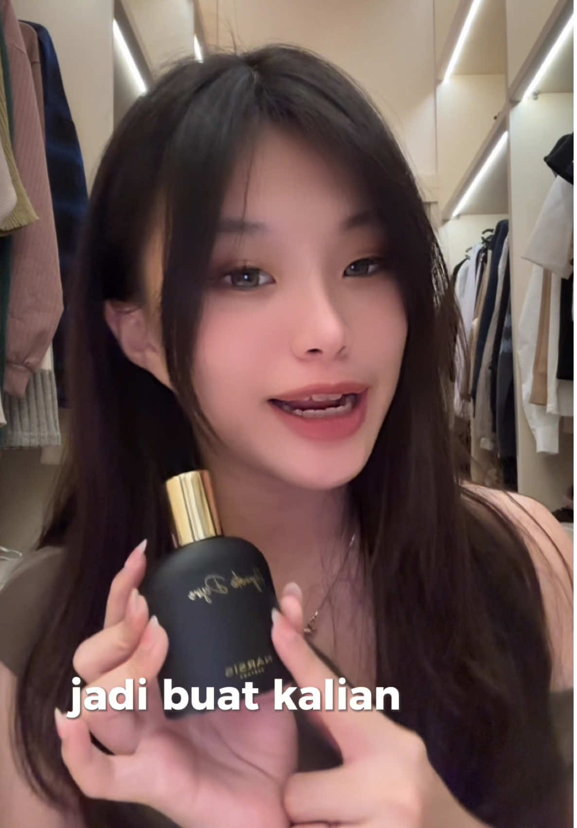 Parfume yang bikin kalian jadi classy girl 😎💅🏻 wajib banget utk ciwi ciwi yang independent woman 👀 @Narsis.id @Renée Agency #parfume #parfumeviral 