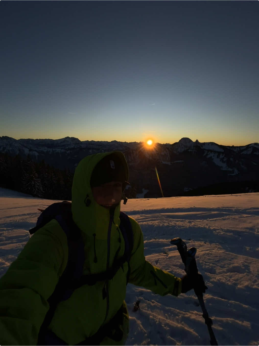 beautiful sunset🏞️ #nature #real #dream #views #free #fyp #viral #sunset #summervibes #sonnenuntergang #Summer #warmersommer #hike #alps #mountains #scenery #mountain #explore #gorpcore #Hiking 