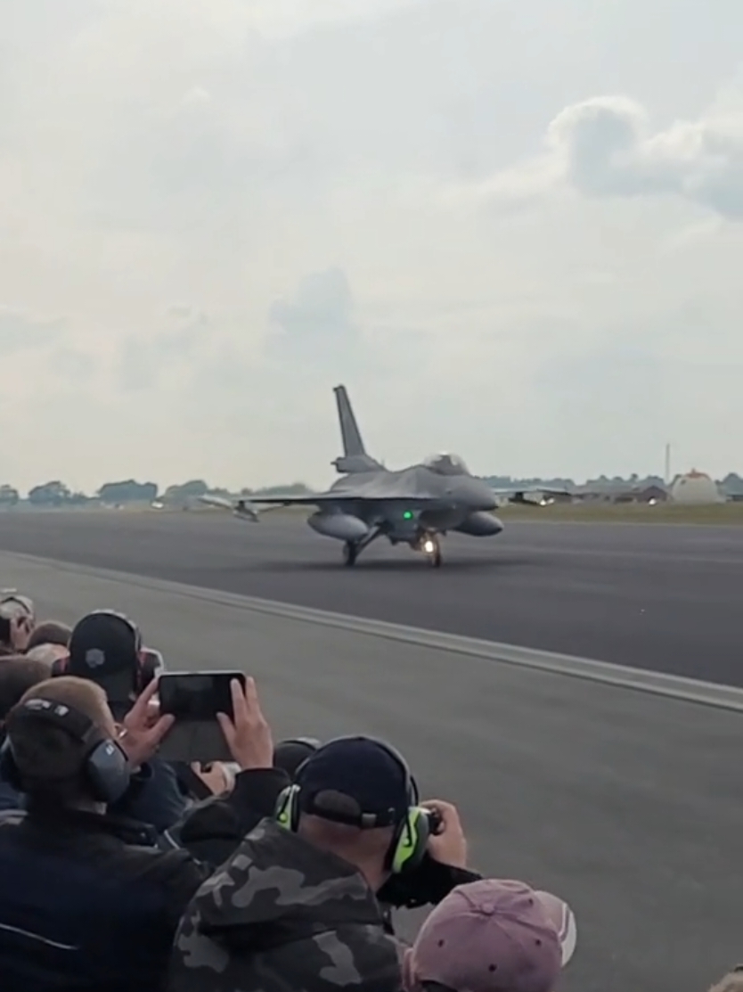 #slabtigerdemoteam #slab #tigerdemoteampoland #tigerdemoteam #tiger #viraltiktokvideo #fvp #dc #top #tiktok #polishairforce #lot #f16fightingfalcon #militarylife #war 