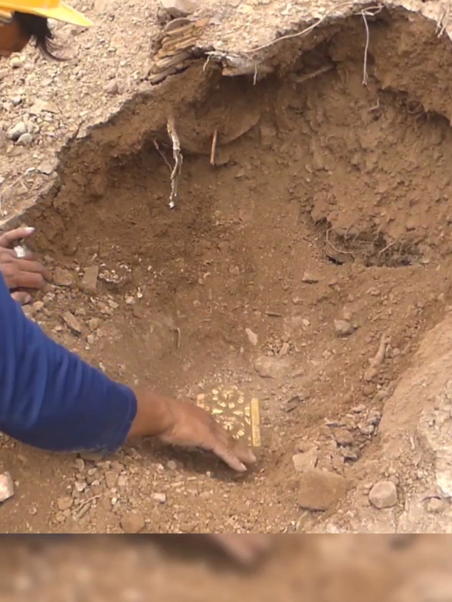 we found a abandoned safe in at the mountain what is inside the abandoned safe #metaldetecting #findgold #treasure #hunting #hunterxhunter #goldmining #treasuredetector #shortsvideo #viral_video #viralvideos #fyp