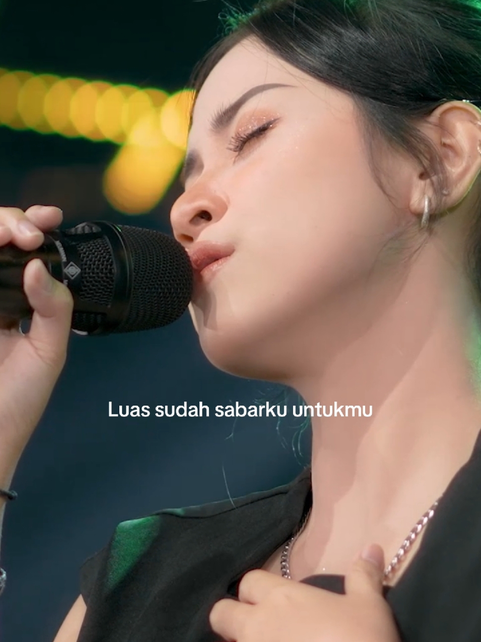 CANTIK KALI #sasyaarkhisna  #salahmusendiri #laguindonesia #laguindo #musikindo #laguviral #lagugalau #lirikvideo #liriklagu #musikviral #musikvideo 