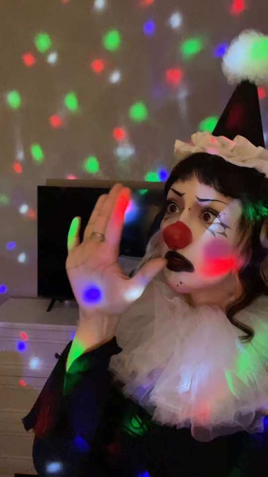 its okay to take a break from the usual! buuuut…. happy holidays 👀🤭🤫 #fyp #turniptheclown #clownmakeup #clowncheck #clowngirls 