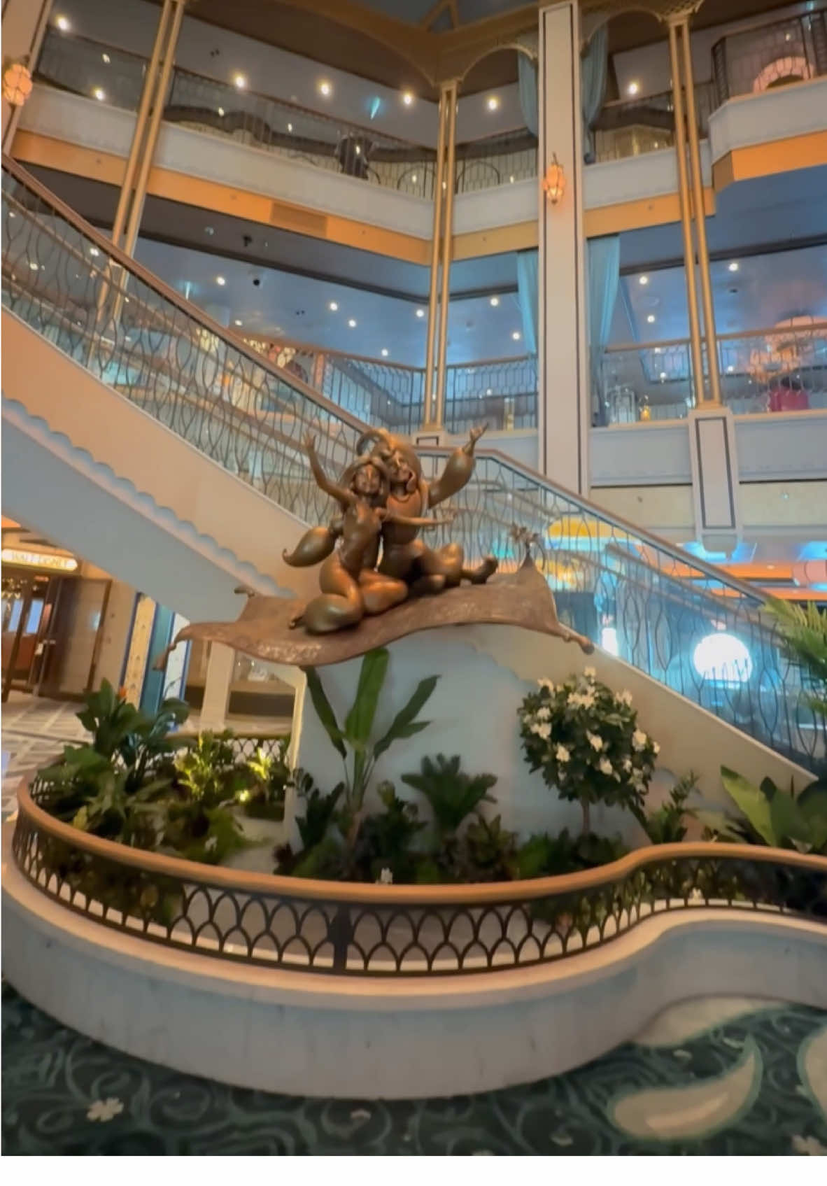 #DisneyCruise #DisneyTreasure @Carolina Ayala @j.carlosflores @Dogma Creators 