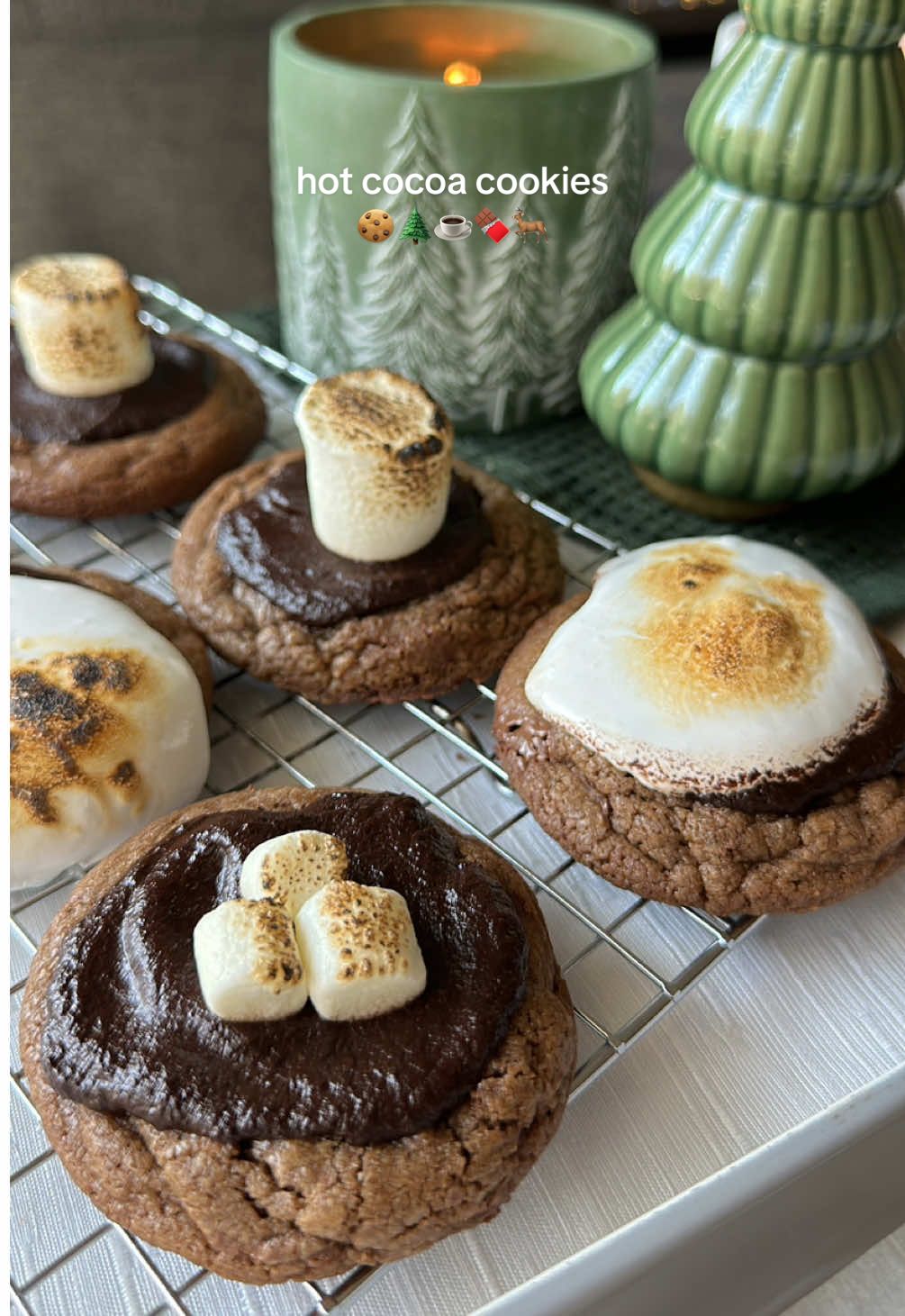 hot cocoa cookies to bring you that warm and cozy Christmas feeling 🍪☕️🍫🌲  #christmasbaking #christmascookies #hotcocoa #christmastiktok #baketok #bakingtherapy #BakeWithMe #cookiesoftiktok #hotchocolate #christmasvibes 