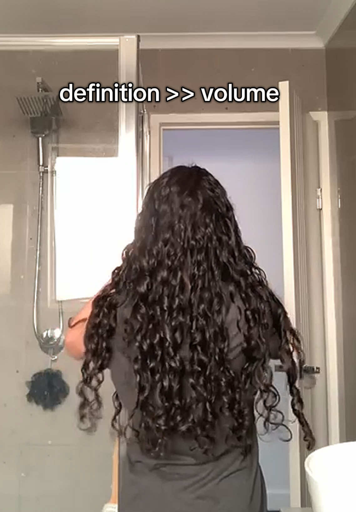 definition >> volume Products used: • Marc Daniel Go Curly Enhance Define Curls • Schwarzkopf Extra Care Curl Flex Mousse @schwarzkopfprofessional • Eco Style Olive Oil Gel #marcdaniels #gocurl #definedcurls #definedcurl #definedwaves #definedwavy #schwarzkopf #schwarzkopfmousse #ecogel #ecostylergel #ecostylegel #ecooliveoilgel #curlygel #gel #mousse #curlcream #leaveinconditioner #curlgel #wavy #waves #wavyhair #wavyhairroutine #curly #curls #curlyhairroutine #hairproducts #haircare #curlyhairproducts #definition #volume #curltypes #wavytypes #2a #2b #2c #3a #curlpattern #wavypattern #wavepattern #hairpattern #airdriedhair #airdriedcurls #airdriedwaves #fyp #goviral #hairtok #haircareroutine #wavyhairgirls #wavyhairgirl #thehairvstheproducts #taftgel #contentcreator #microinfluencer #fingercoiling #scrunching #growmyaccount #beauty #stylingroutine #wavytok #curlytok #curlwave #curlywavy #wavycurly #wavecurl #mixedhairpattern #wavyhairtips#haircontent #hairinfluencers #Longcurly #longwaves #longwavy #longcurls #loosecurls