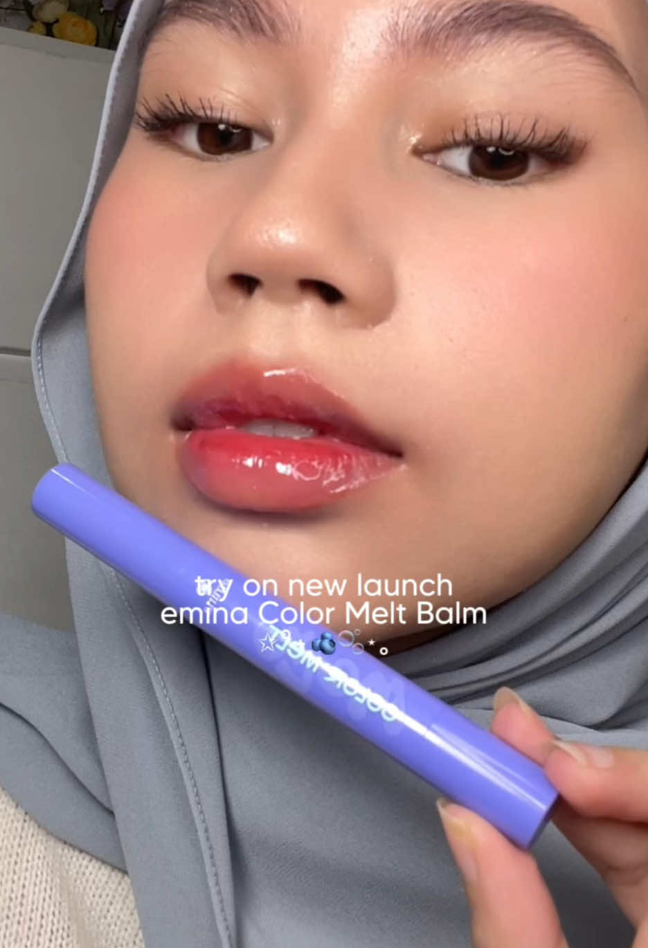 lagi obssesed banget sm lippies yg modelnya melting lip balm gini karena cakep dan nyaman banget dipakenya🤍 #meltbalm #emina #eminacolormeltbalm 