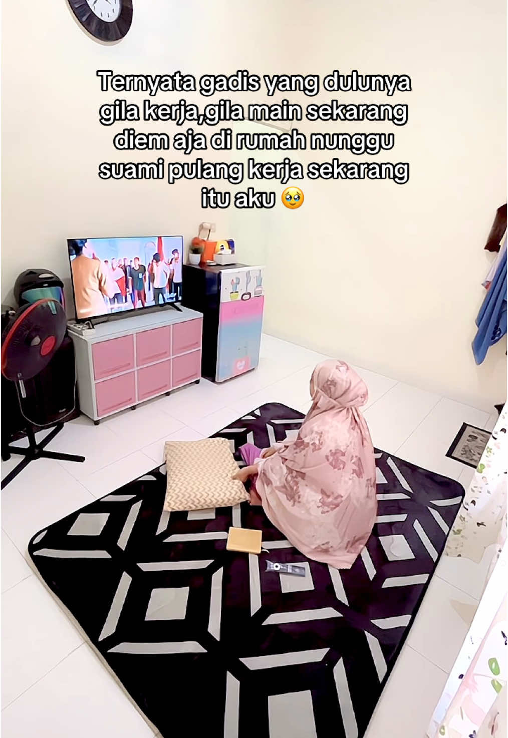 Kesepian banget tiap hari..yaallah kasih aku anak pliss😫🤲🏻pengen banget punya temen ngobrol..ternyata kalau lama-lama kita diem di rumah bosen,cape juga yah🥹💪🏻#fyp #fypシ゚viral🖤tiktok #iburumahtangga #tabah #pernikahan #kontrakan 