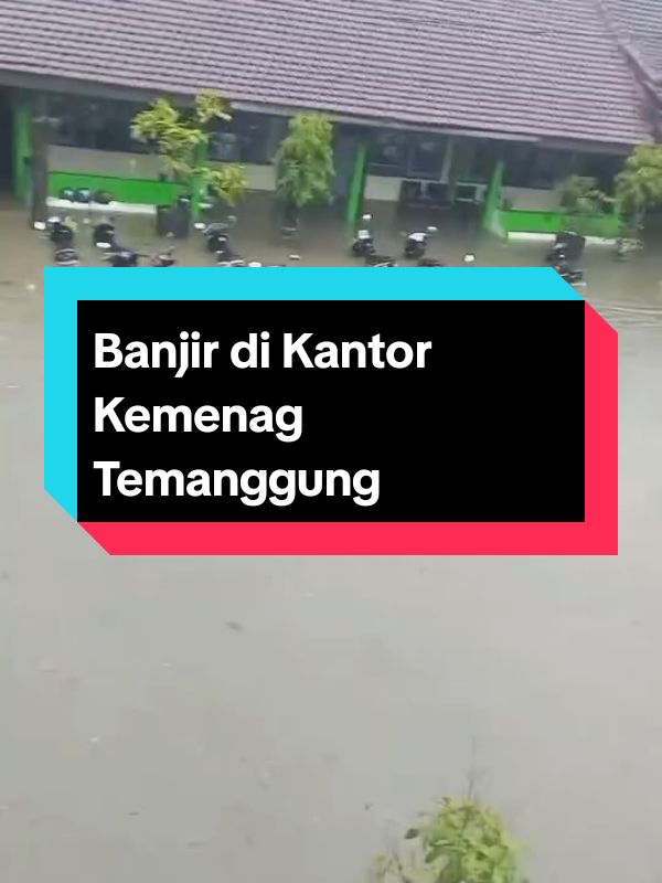 Banjir sore ini (17/12/2024) menggenangi beberapa wilayah di Kab. Temanggung #kejadiantemanggung #temanggung 