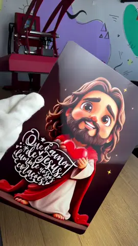Sublimação perfeita em chapa de metal! Esse modelo 20x28cm é ideal para valorizar qualquer arte. 180 graus, 40 segundos e olha só o brilho disso! 😍 💡 Dica: Essa chapa é uma opção incrível para vender o ano todo. 🛒 De onde é? Da SOCD, a loja que tem TUDO para sublimadores! Quer ver mais? Deixa nos comentários e bora sublimar! 🖨️🔥 #Sublimação #ChapaDeMetal #Empreender #SOCD @Abacaxi Sublimático 
